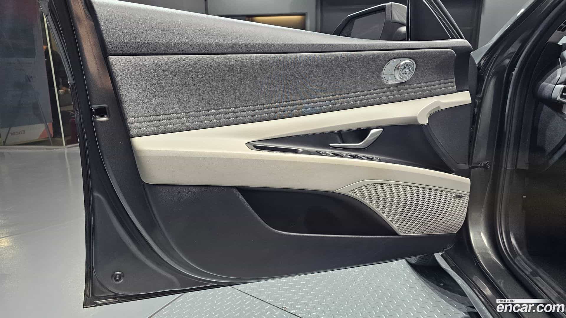 AVANTE Hyundai 2020.4-INNER-034