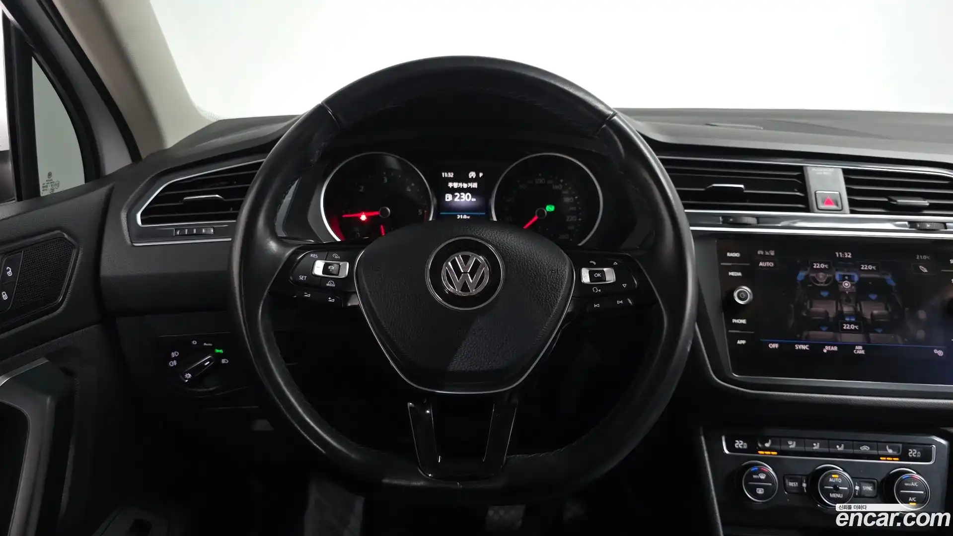 Tiguan Volkswagen 2018.10-OPTION-016