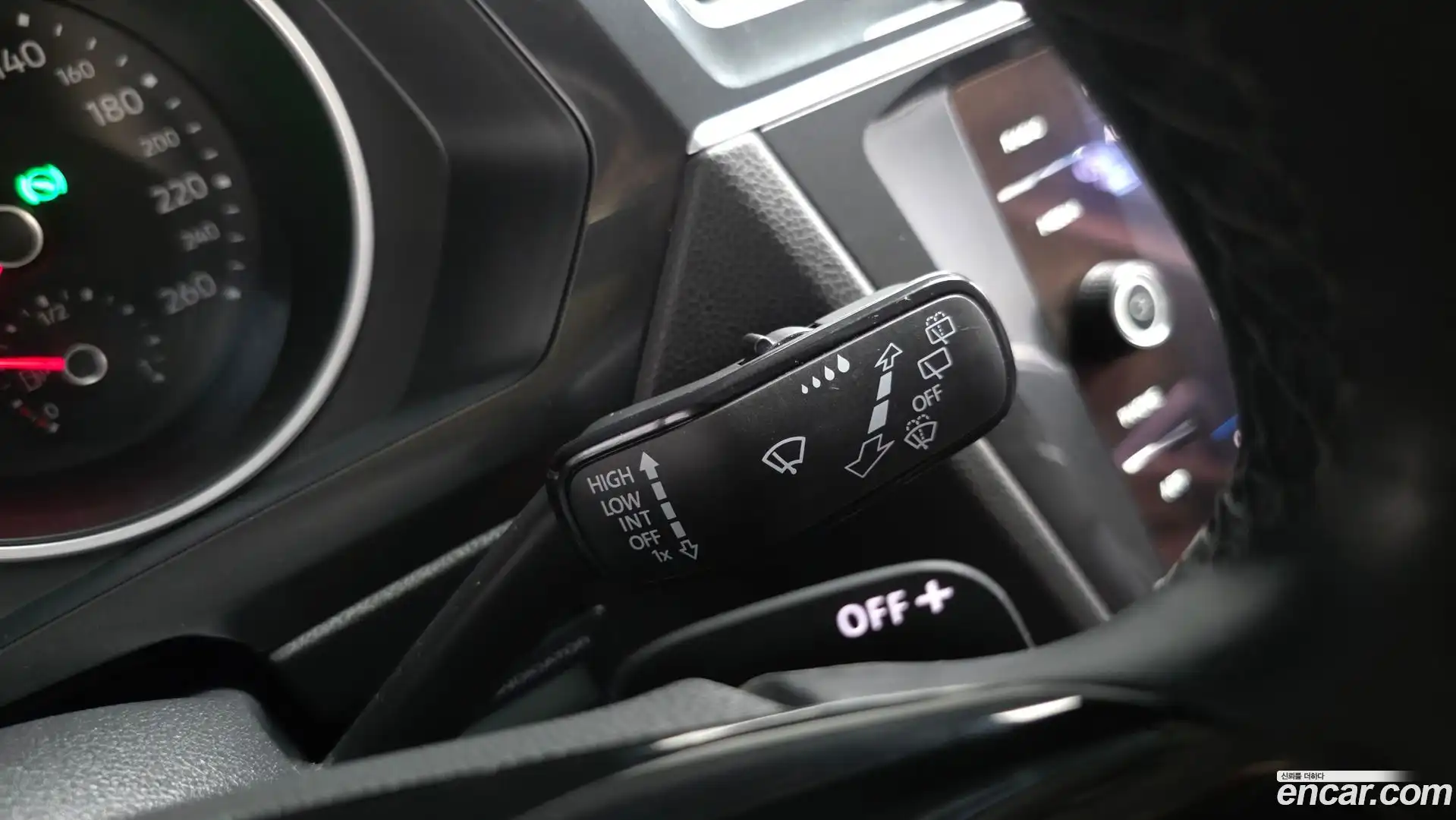 Tiguan Volkswagen 2018.10-OPTION-022