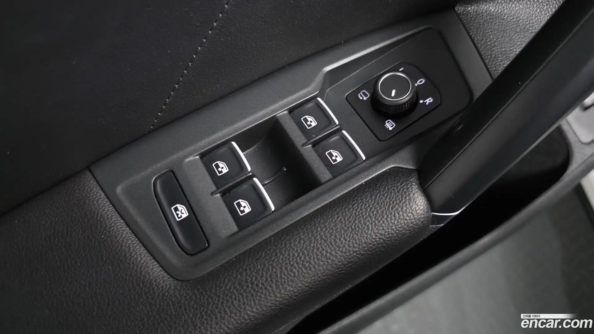 Tiguan Volkswagen 2018.10-OPTION-040