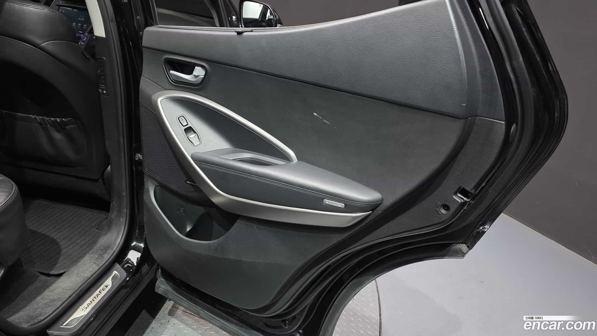 Santafe Hyundai 2015.2-INNER-035