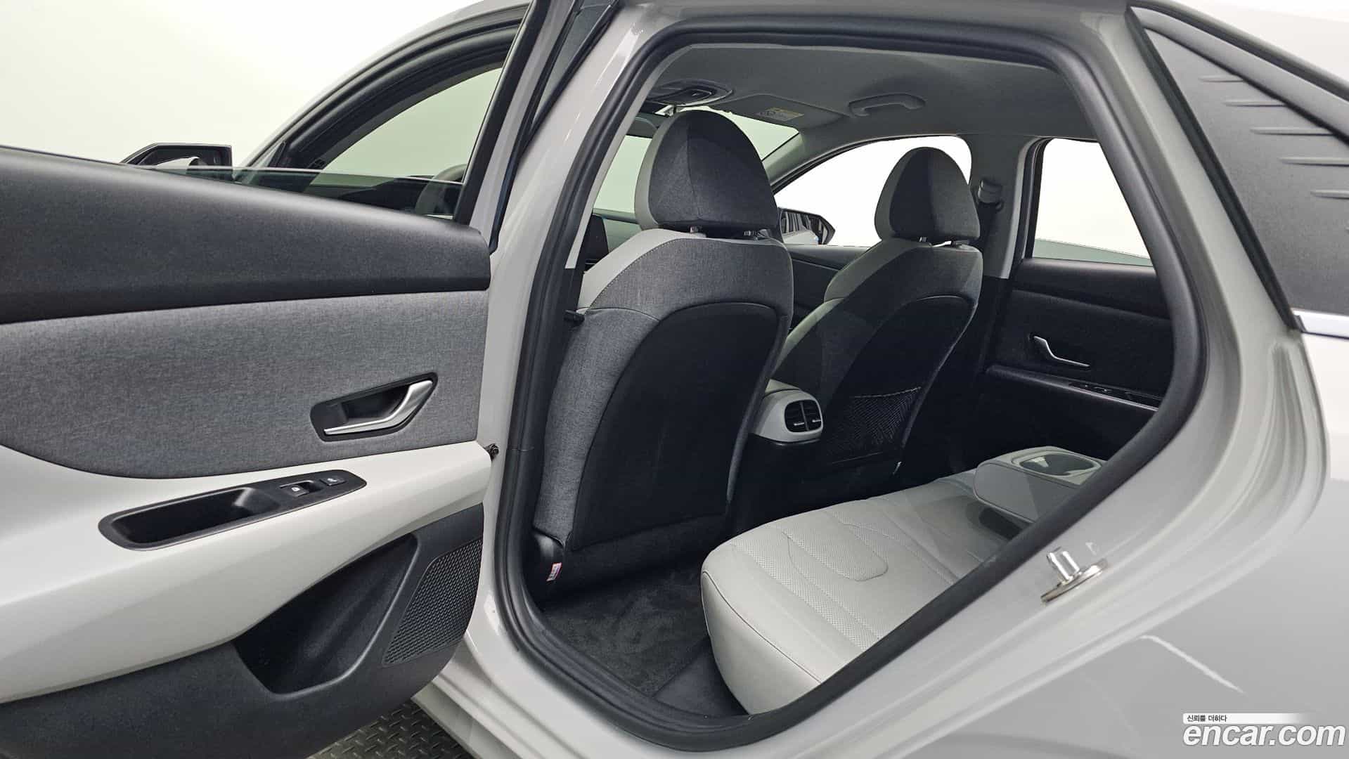 AVANTE Hyundai 2021.10-OPTION-015