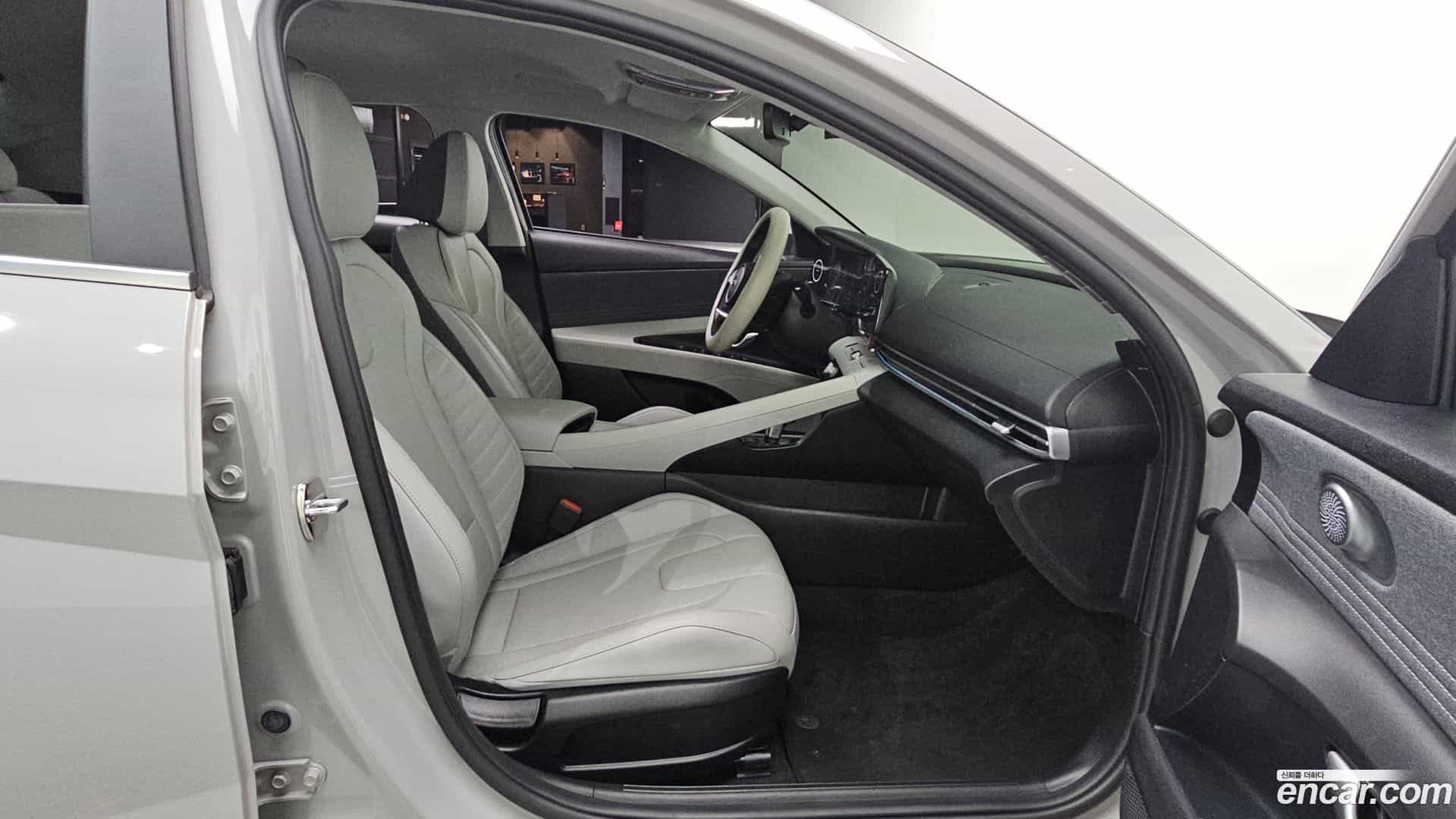 AVANTE Hyundai 2021.10-OPTION-016