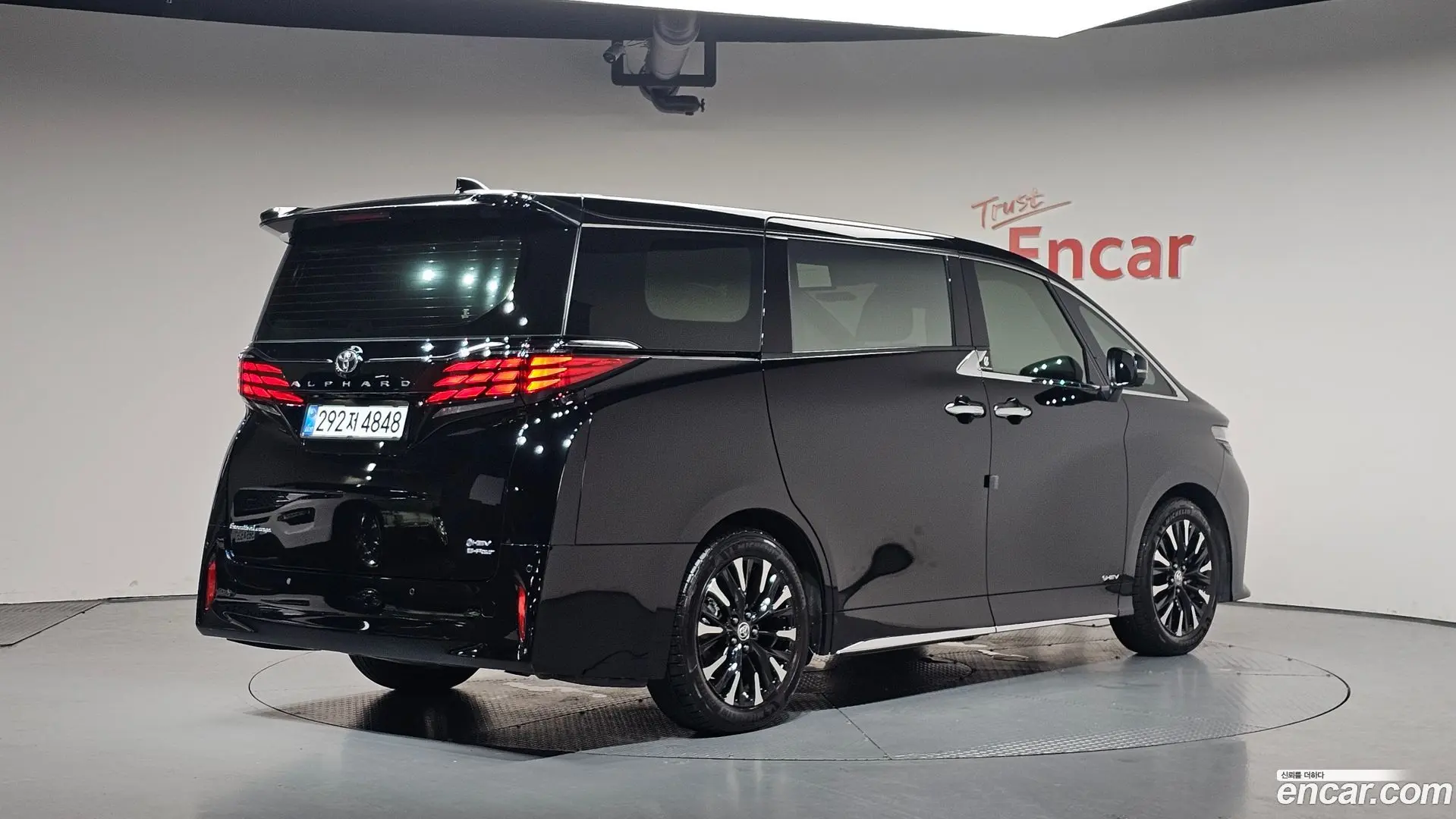 Main__Slider__Photo:Alphard Toyota 2025.7-1