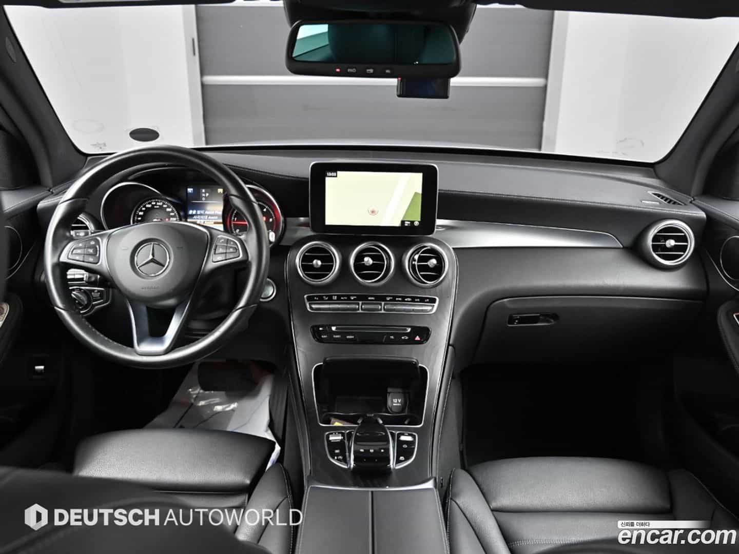 GLC-Class Mercedes-Benz 2016.4-INNER-007
