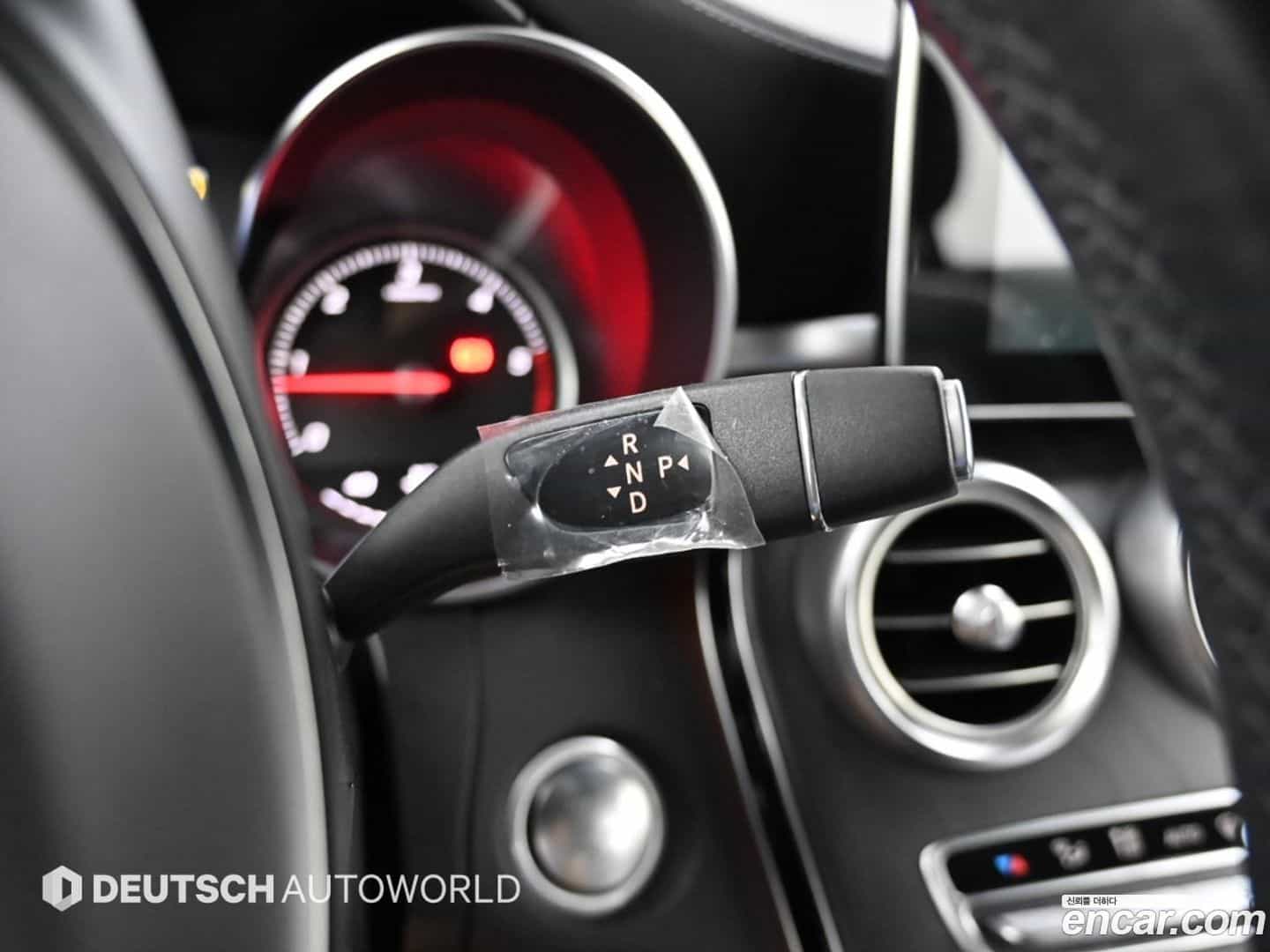 GLC-Class Mercedes-Benz 2016.4-INNER-009