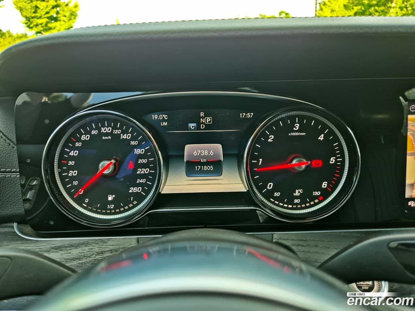 E-Class Mercedes-Benz 2019.11-INNER-009