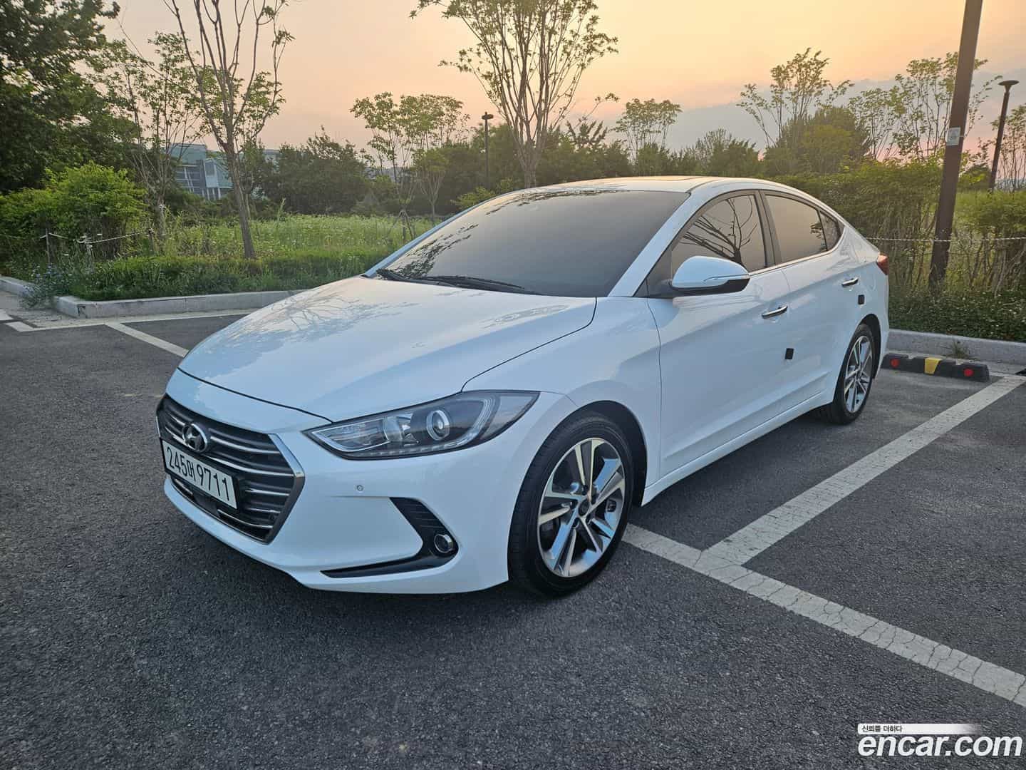 AVANTE Hyundai 2018.1-OUTER-001
