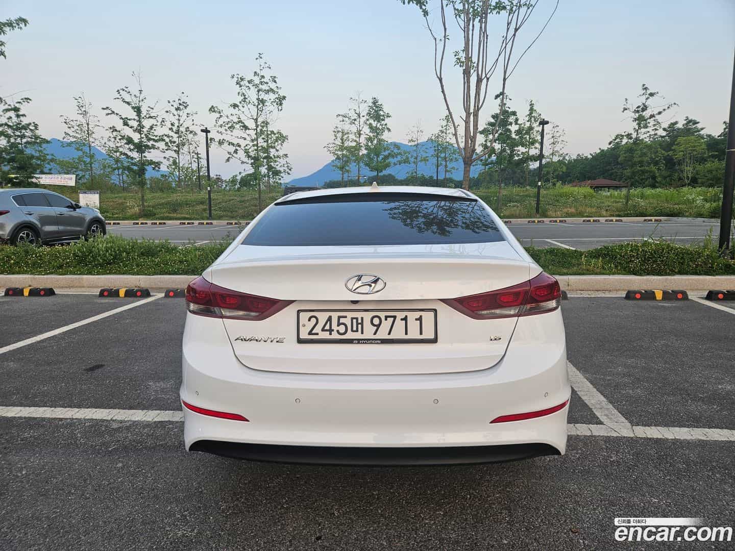 AVANTE Hyundai 2018.1-OUTER-004