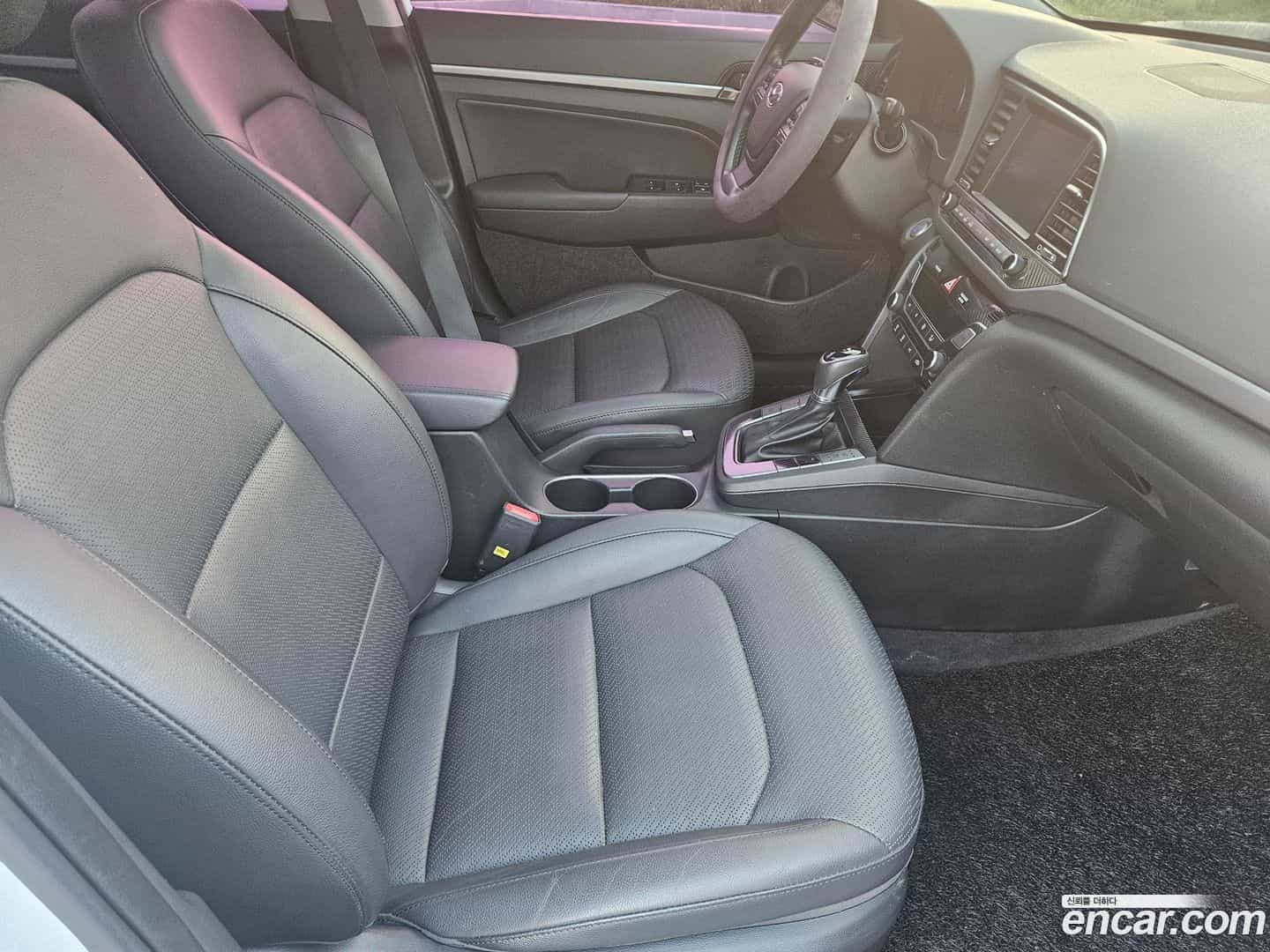 AVANTE Hyundai 2018.1-INNER-010