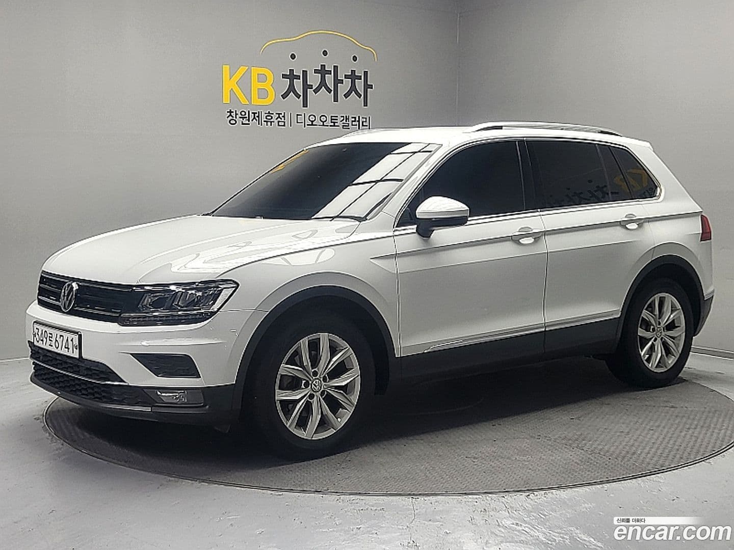 Main__Slider__Photo:Tiguan Volkswagen 2019.11-0
