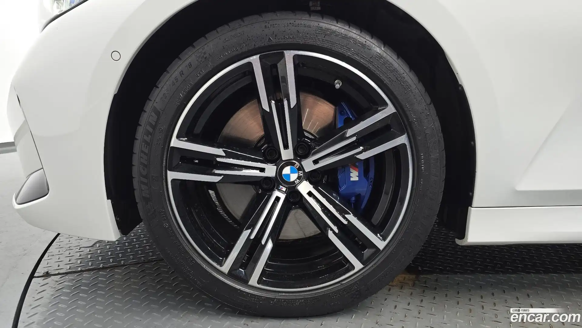 3-Series BMW 2023.5-OUTER-005