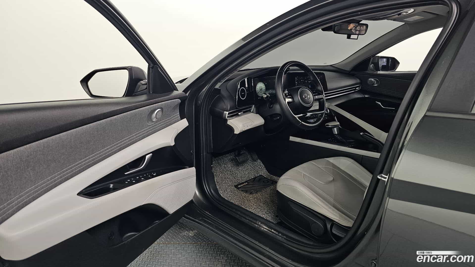 AVANTE Hyundai 2022.1-INNER-010