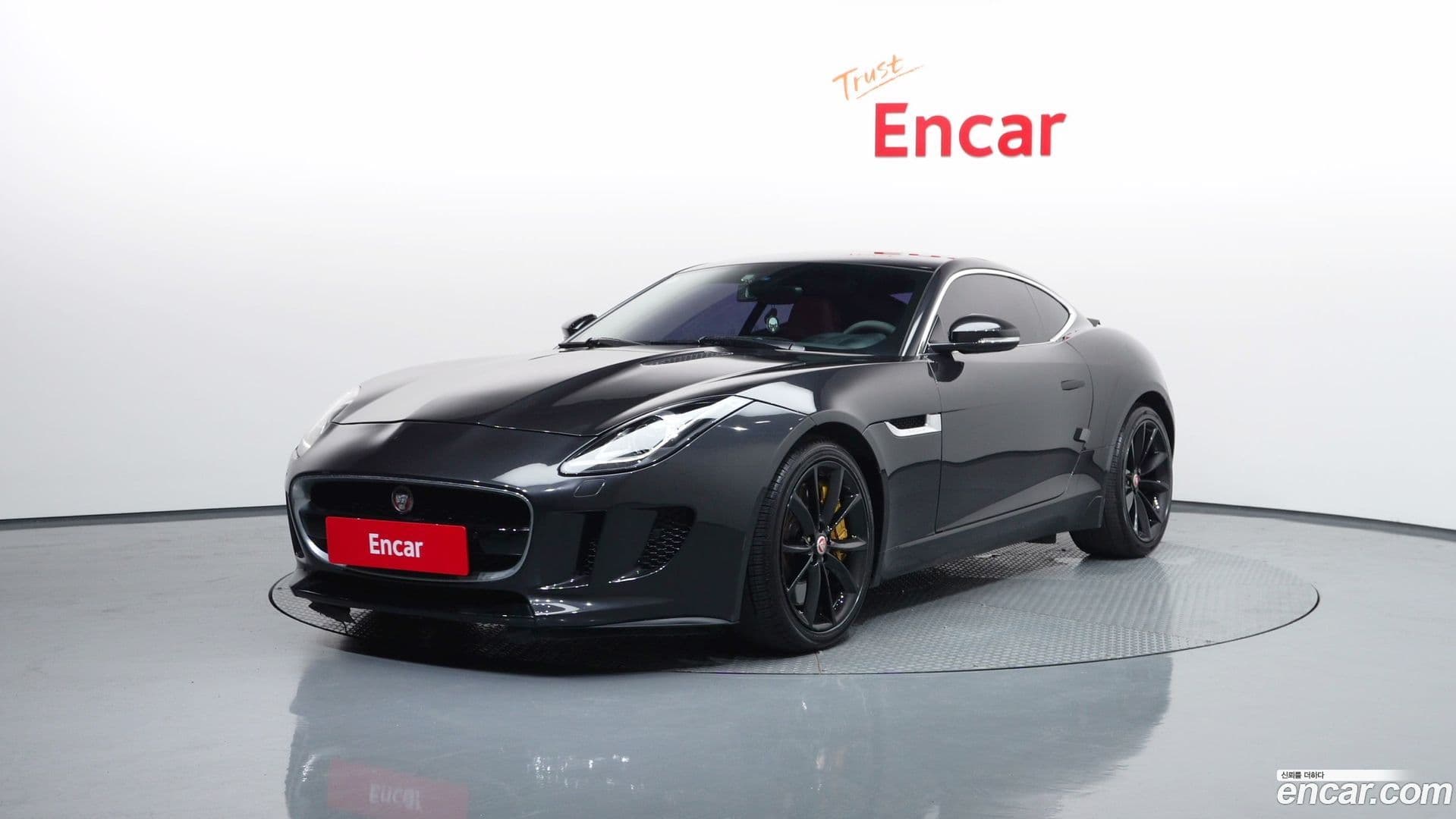 Main__Slider__Photo:F-TYPE Jaguar 2014.5-0