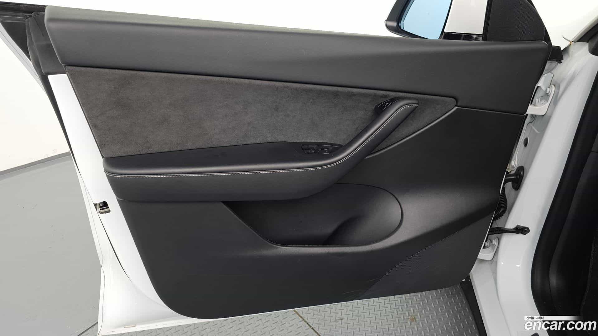 Model Y Tesla 2022.4-INNER-034