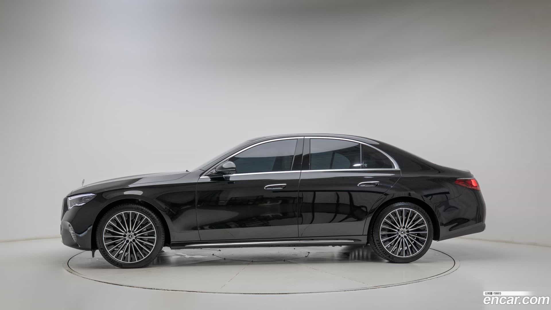 E-Class Mercedes-Benz 2025.7-OUTER-004