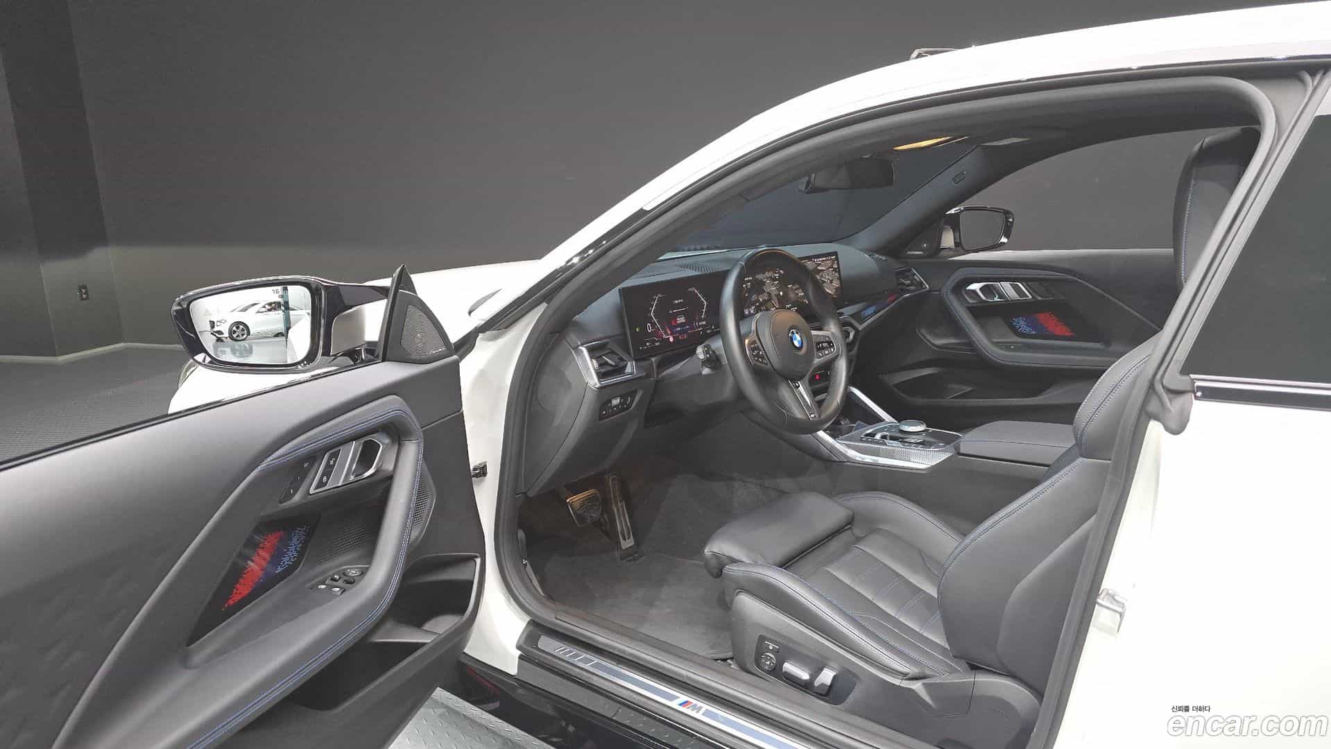 2-Series BMW 2023.10-INNER-010