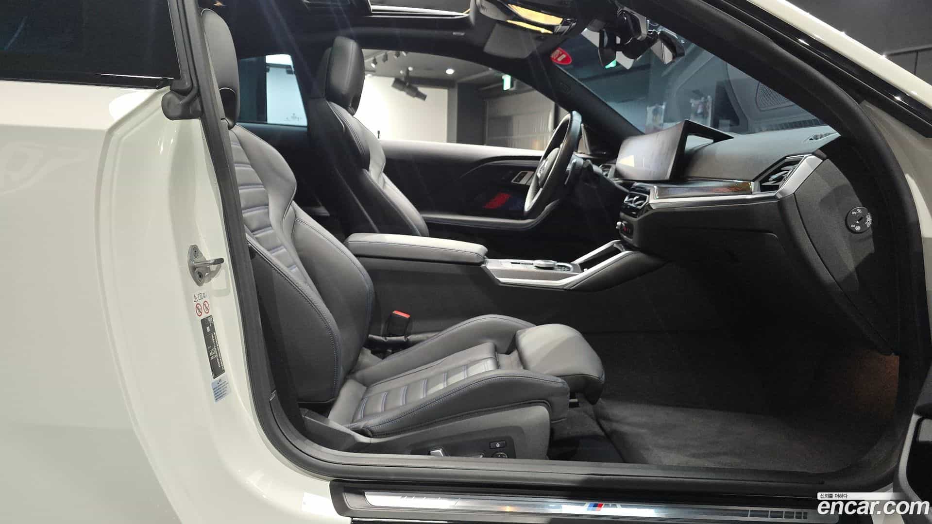2-Series BMW 2023.10-INNER-036