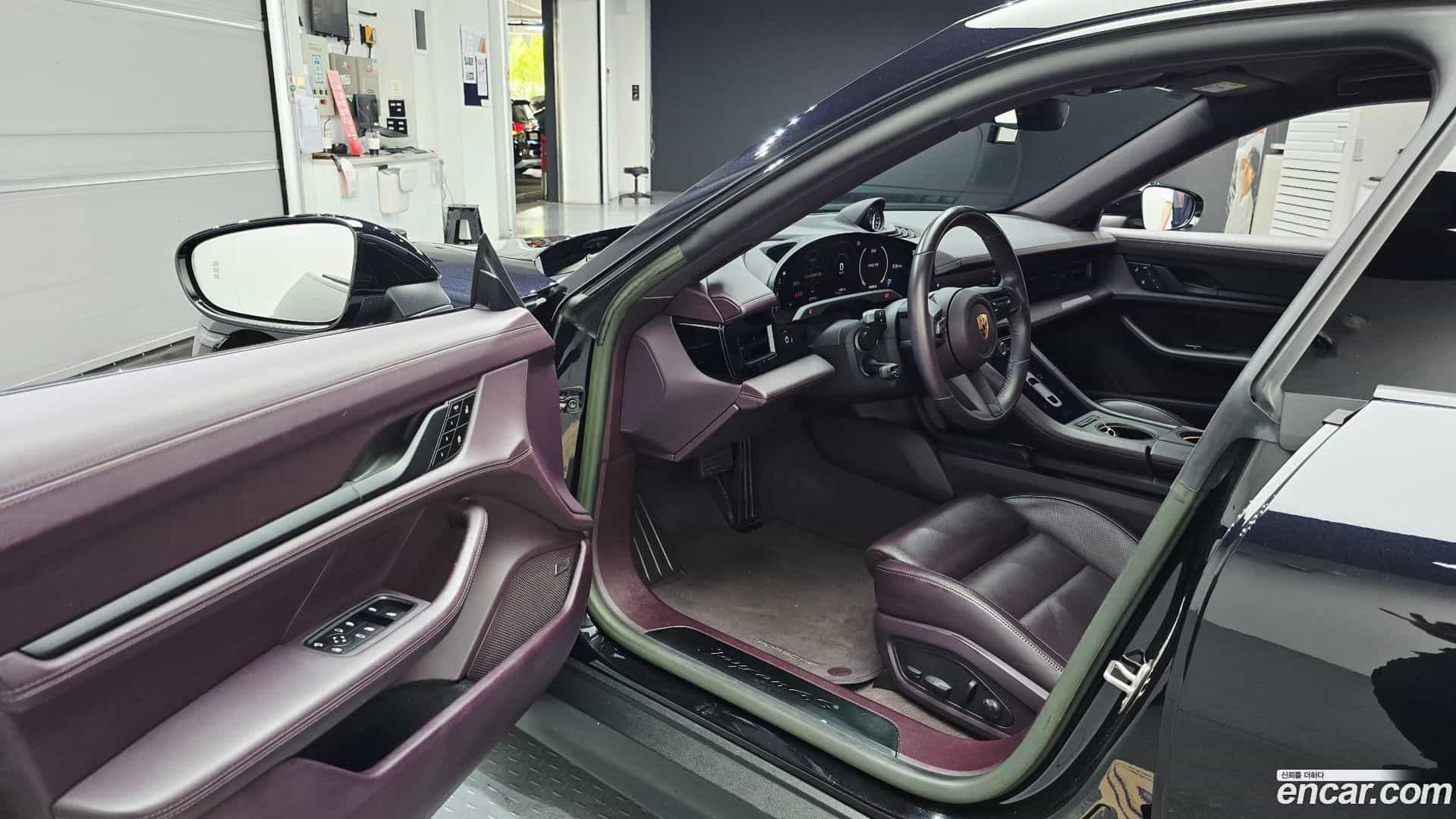 Taycan Porsche 2022.9-INNER-010