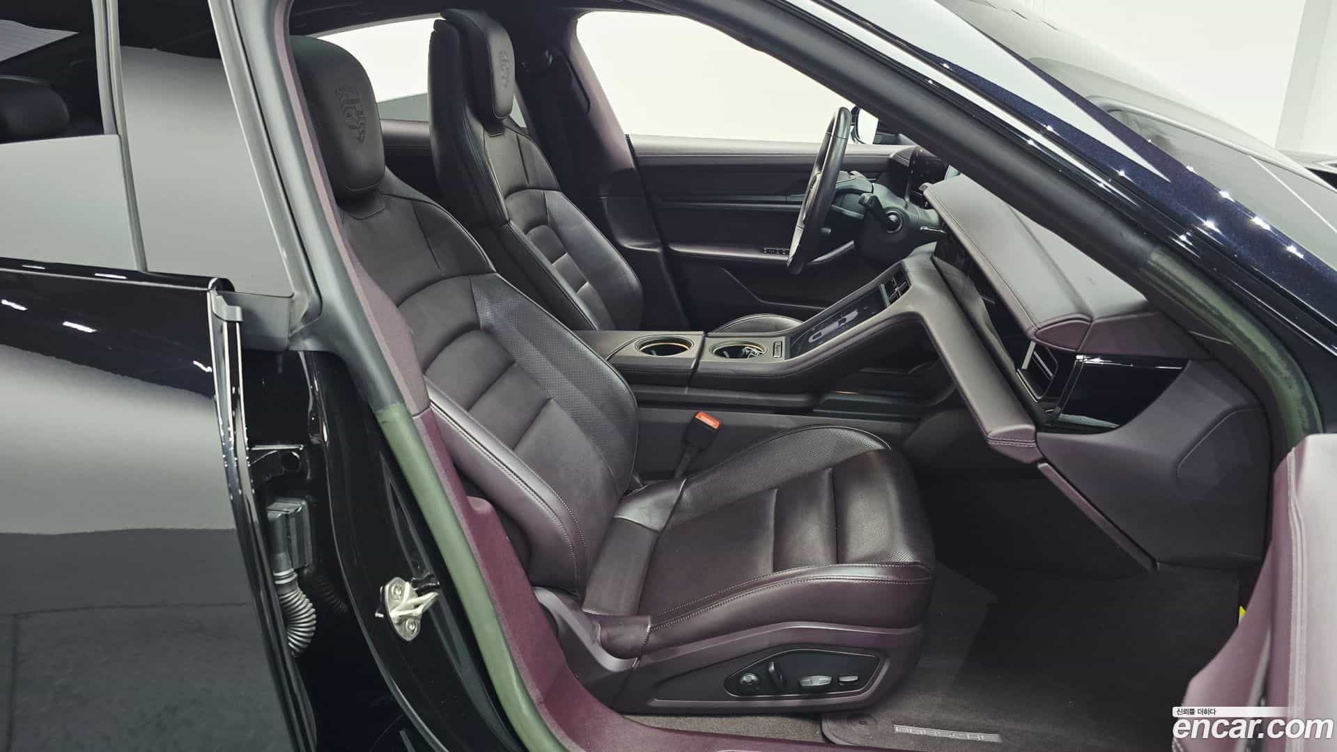 Taycan Porsche 2022.9-OPTION-016