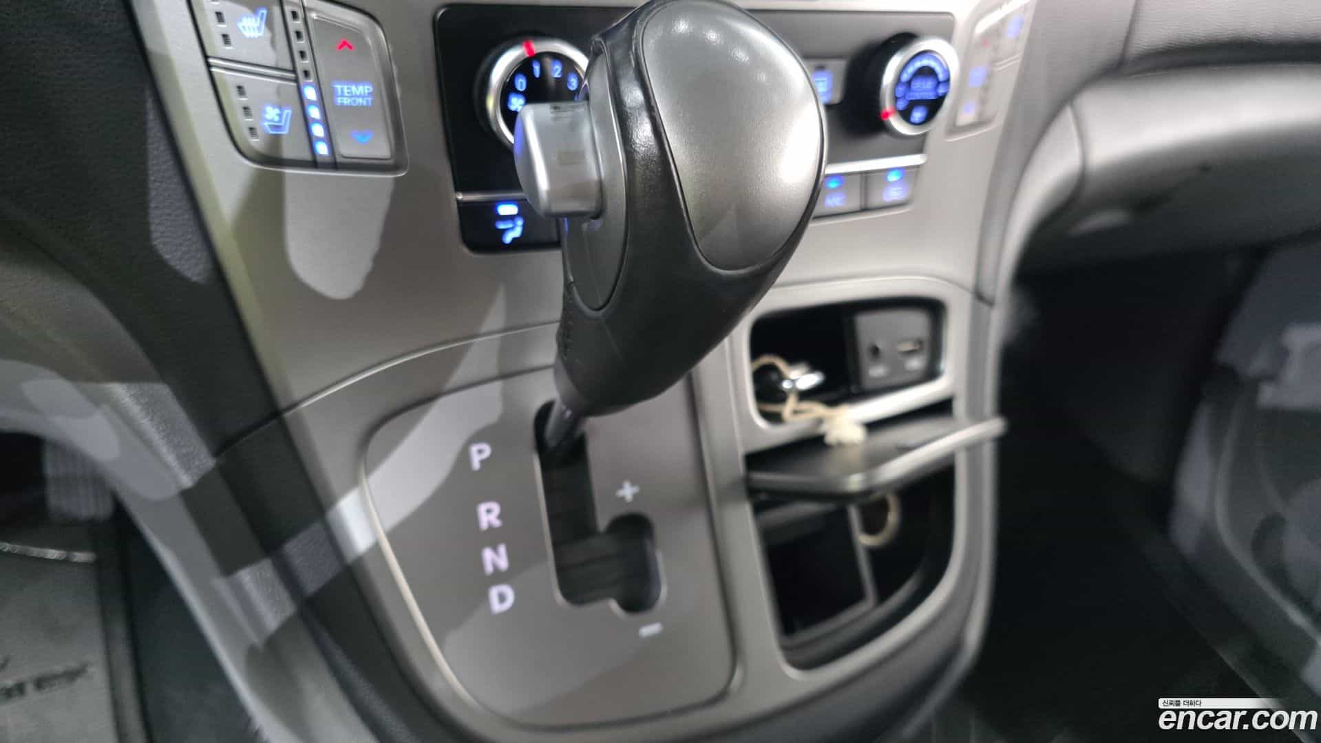 Starex Hyundai 2019.1-INNER-009