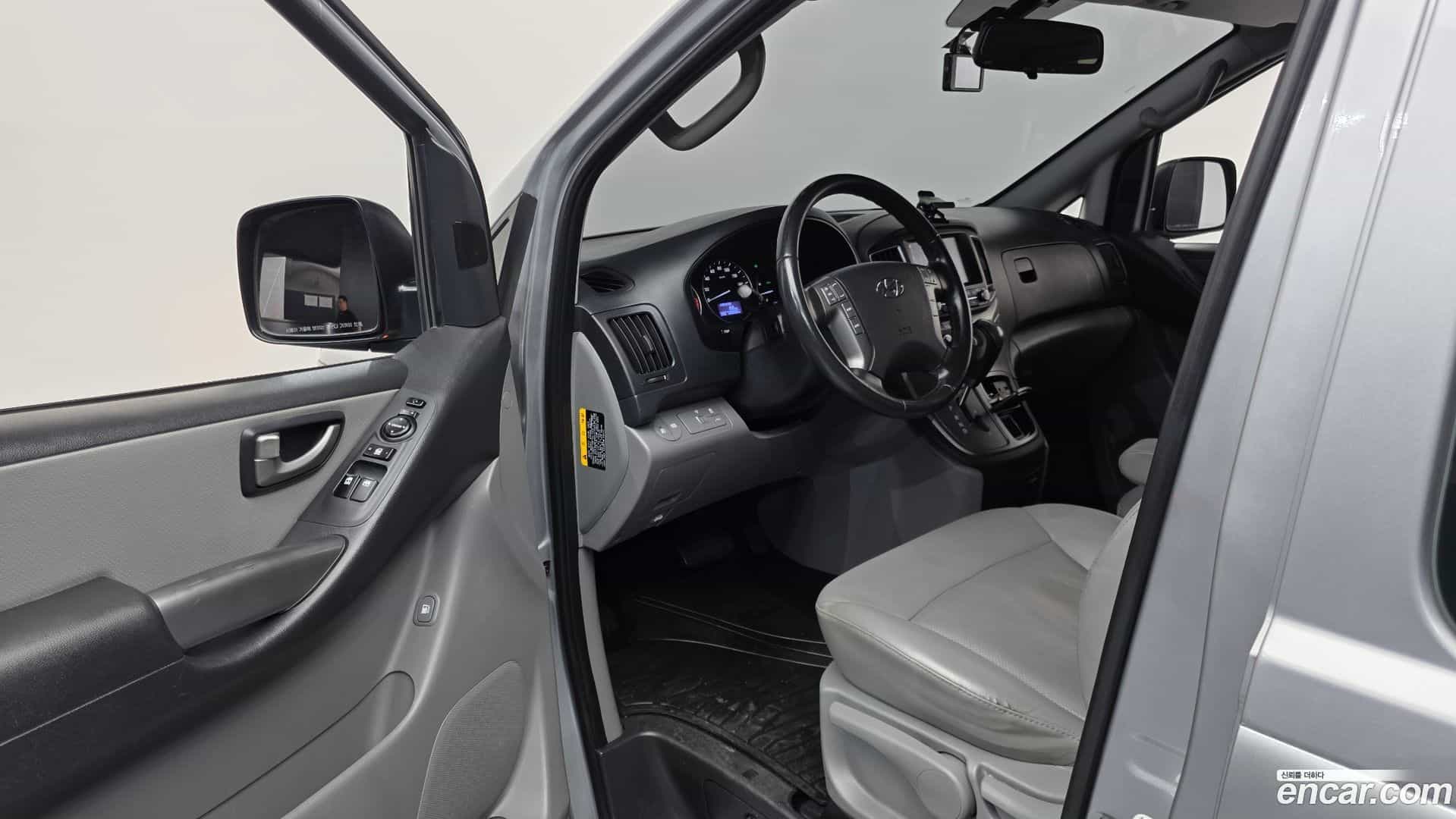 Starex Hyundai 2019.1-INNER-010