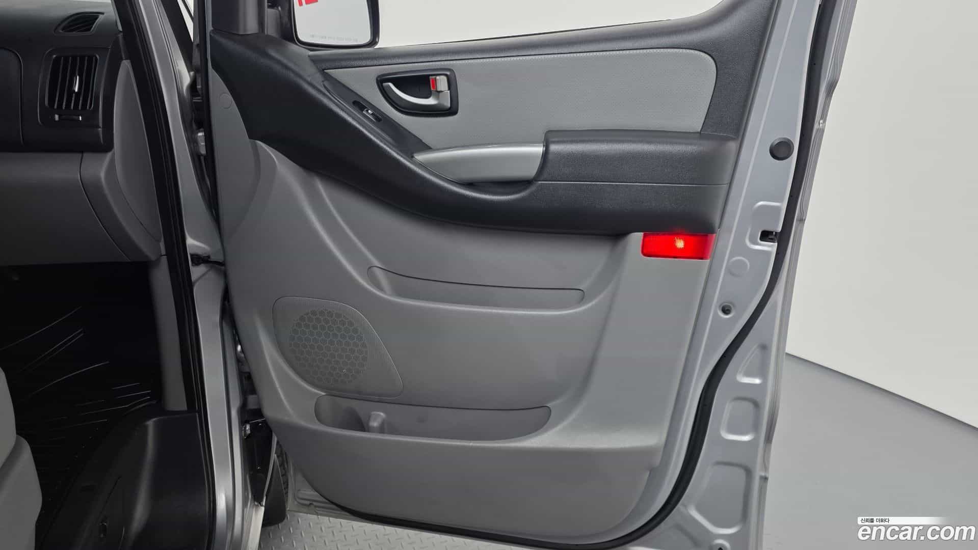 Starex Hyundai 2019.1-INNER-035