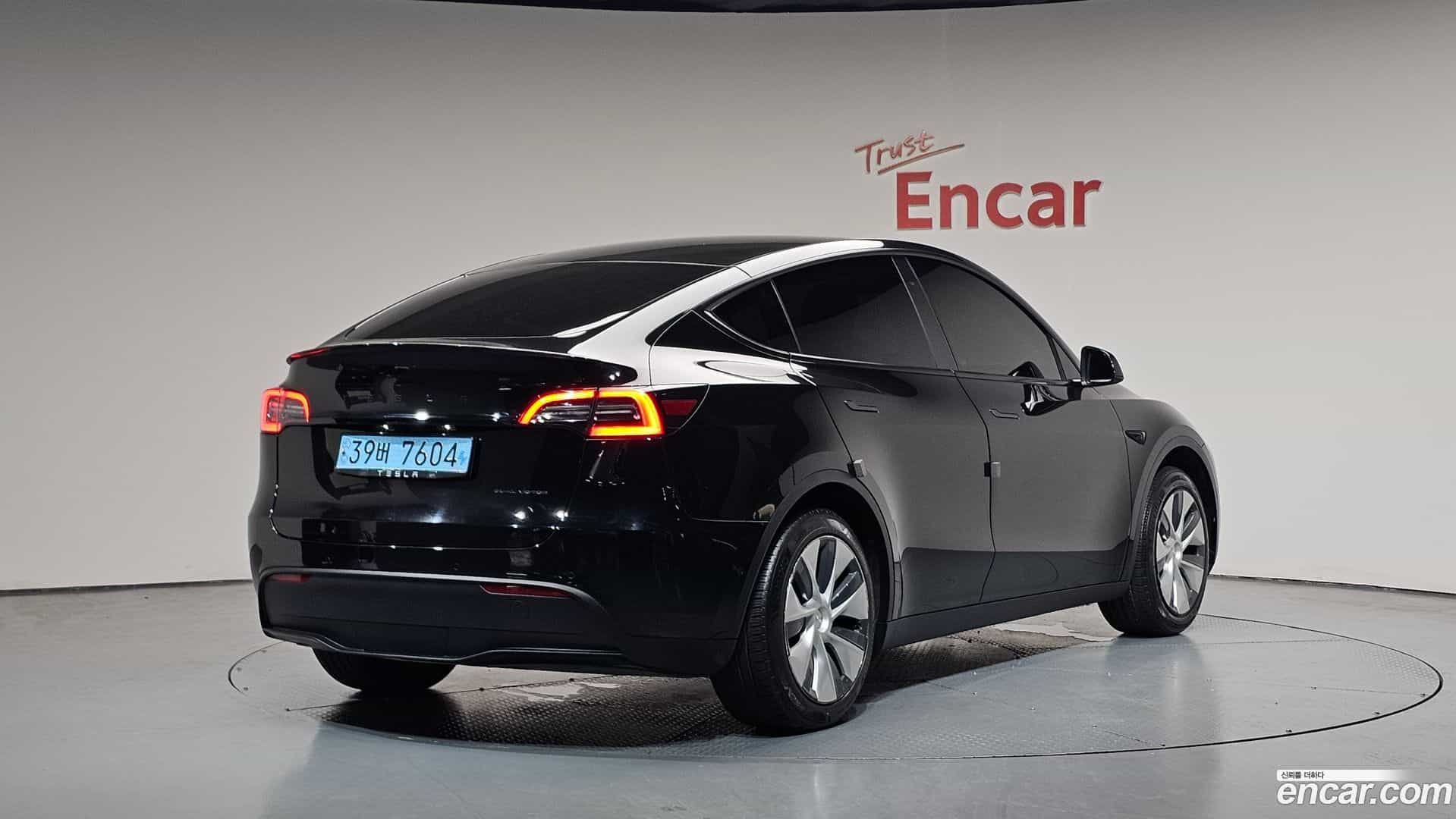 Model Y Tesla 2021.5-OUTER-002