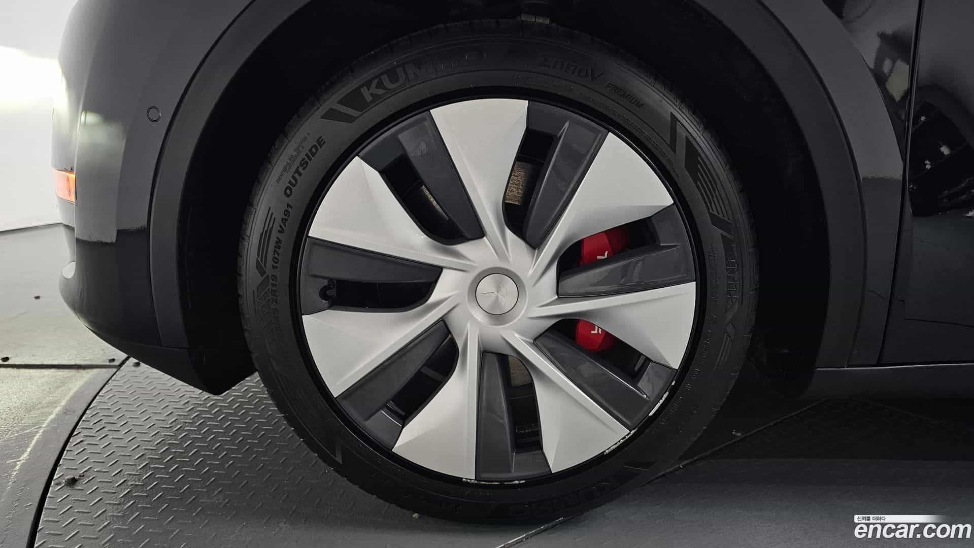 Model Y Tesla 2021.5-OUTER-005