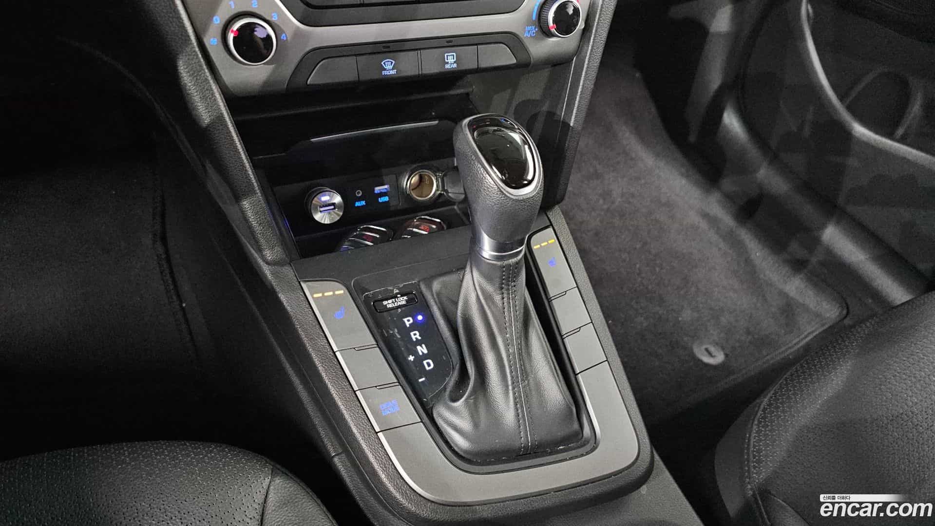 AVANTE Hyundai 2017.8-INNER-009