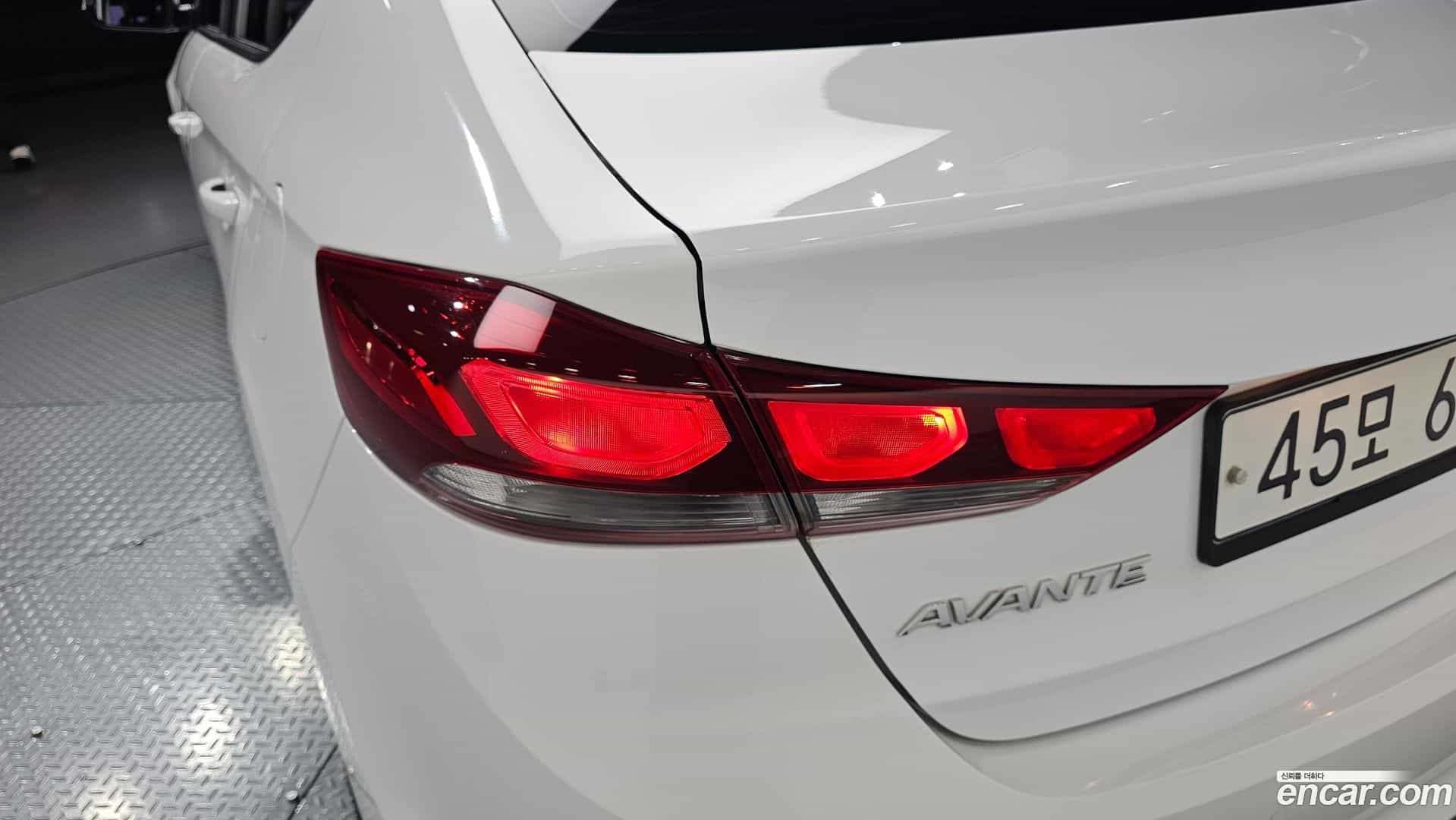 AVANTE Hyundai 2017.8-OUTER-033