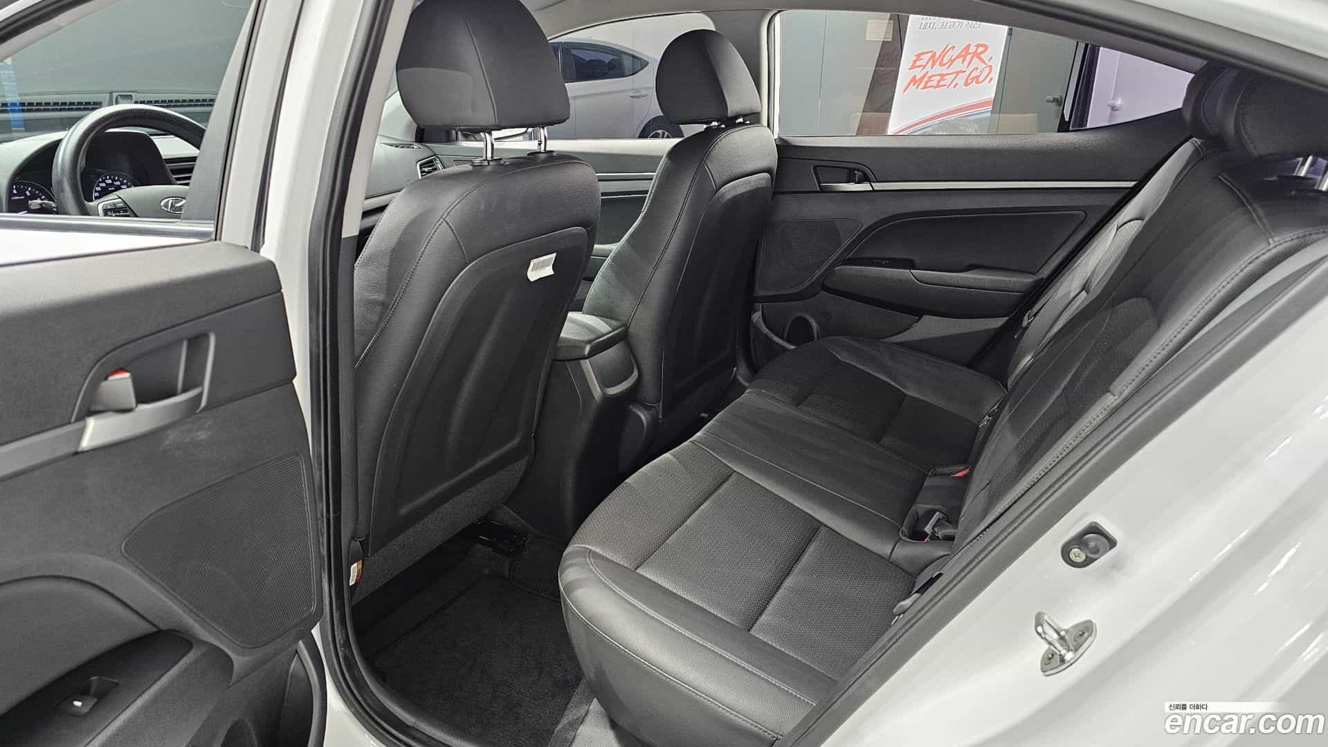 AVANTE Hyundai 2017.8-INNER-036
