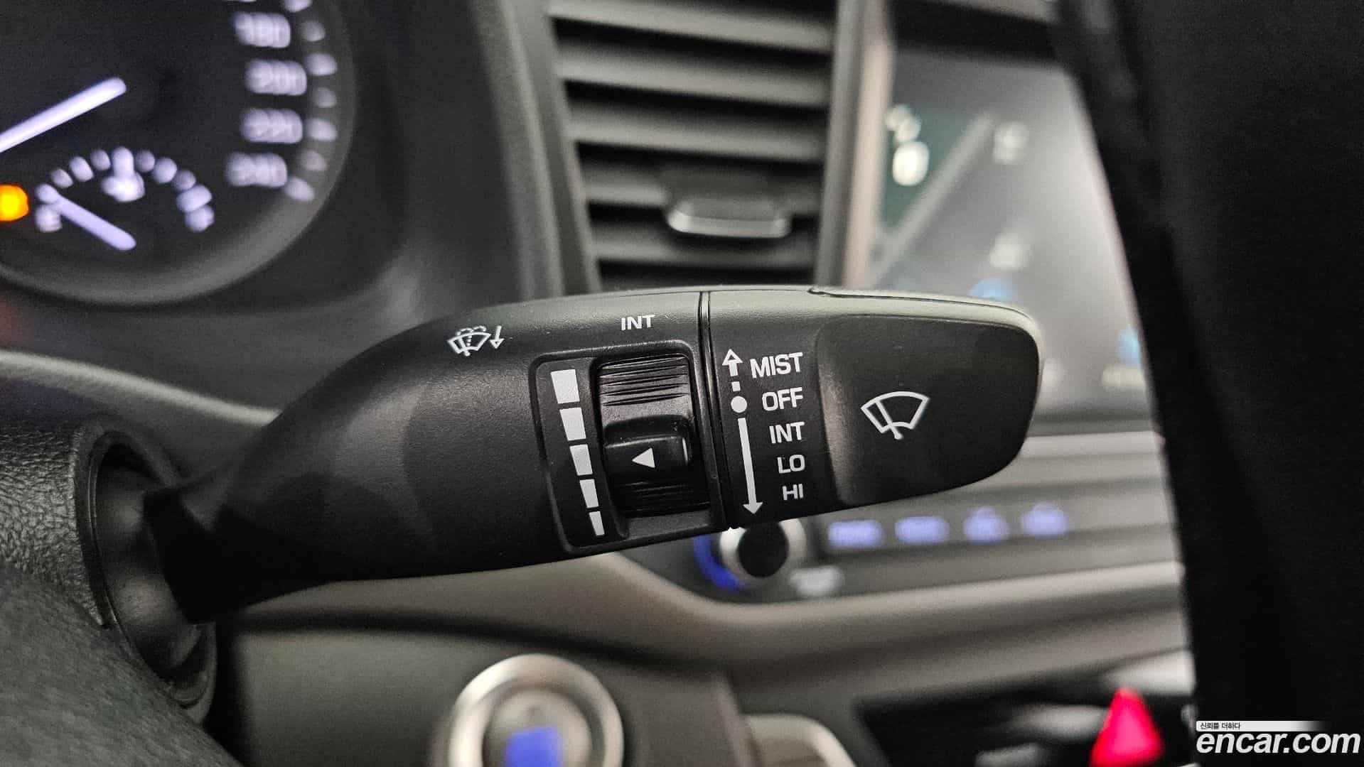 AVANTE Hyundai 2017.8-OPTION-040