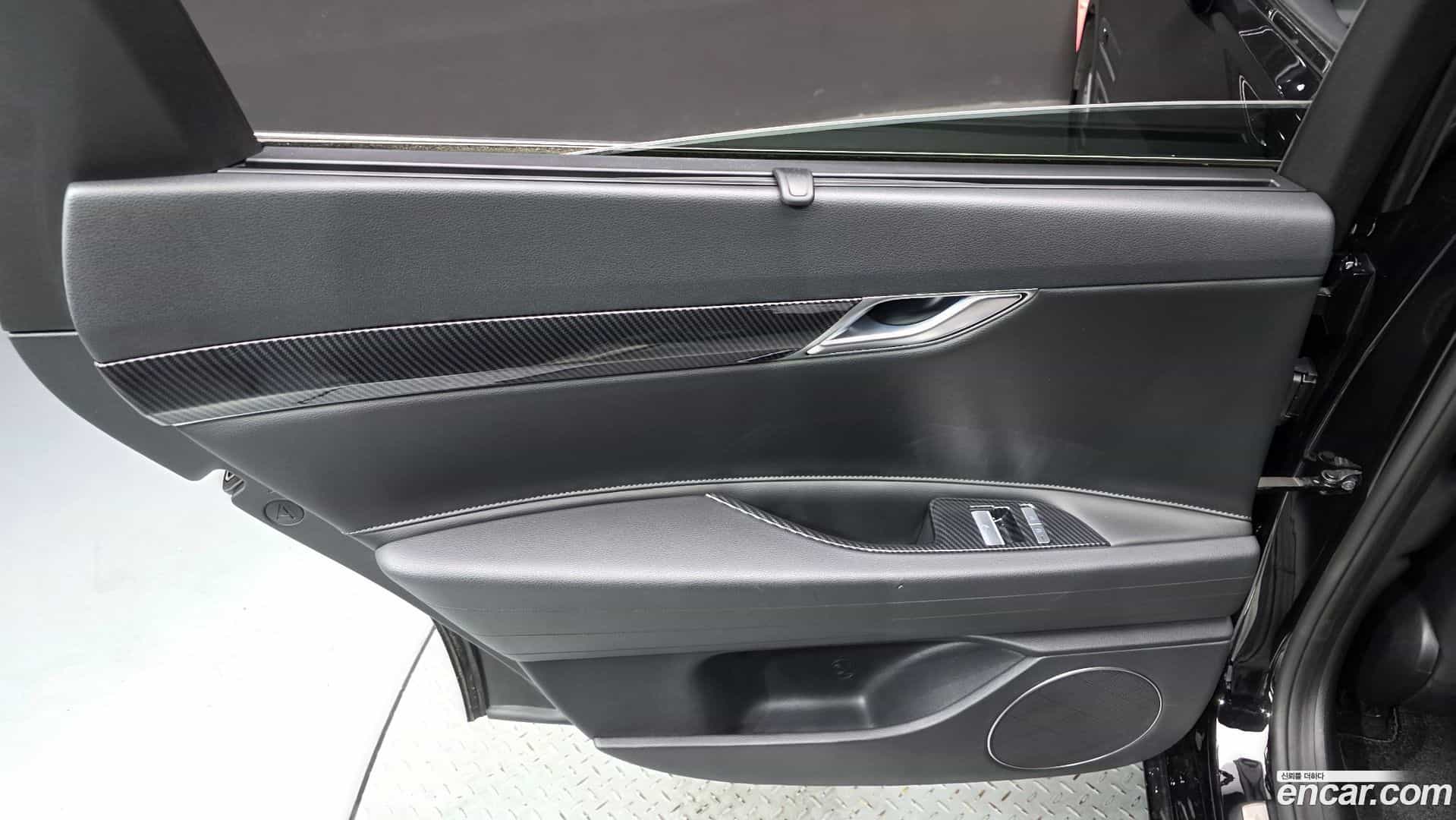 G80 Genesis 2022.0-INNER-035