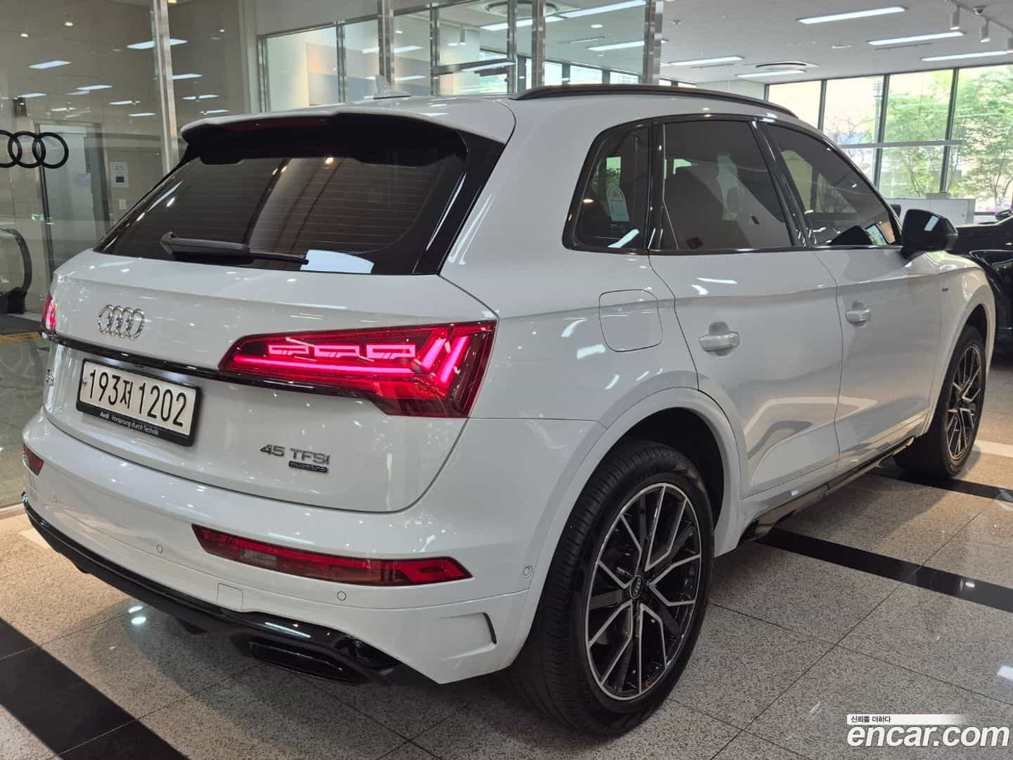 Q5 Audi 2024.11-OUTER-002