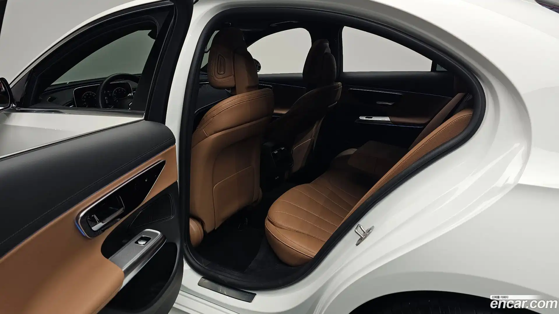 E-Class Mercedes-Benz 2024.7-OPTION-015