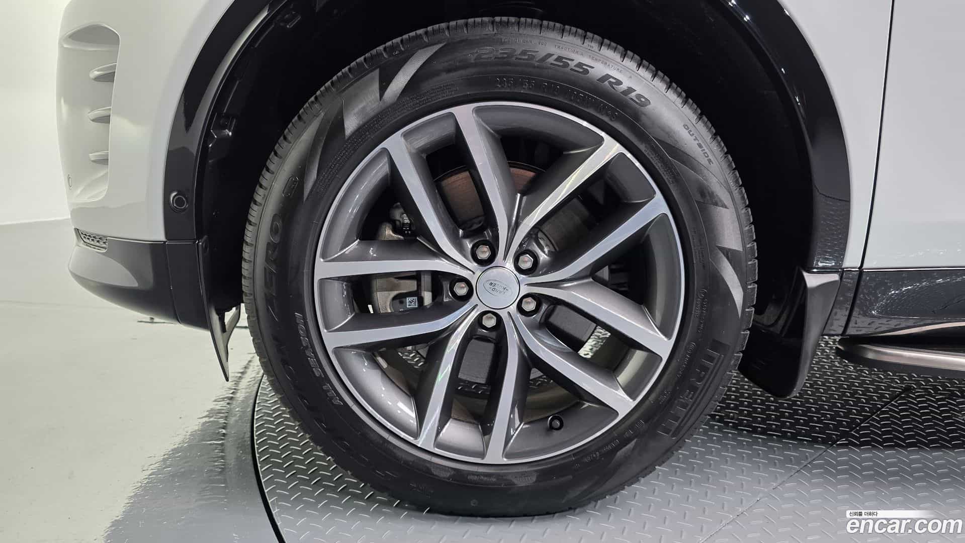 Discovery Sport Land Rover 2025.11-OUTER-005