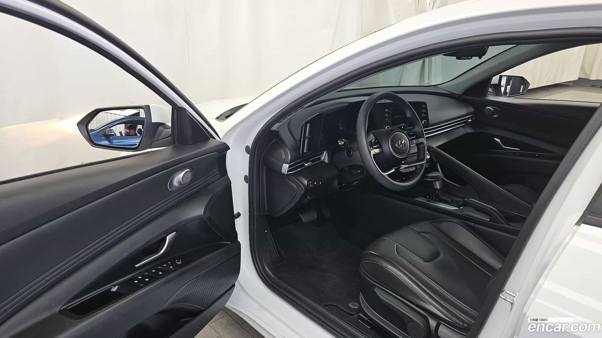 AVANTE Hyundai 2023.1-INNER-010