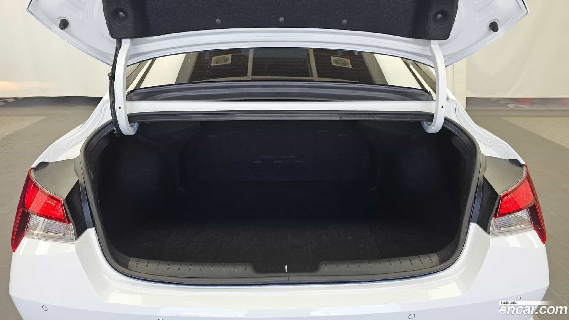 AVANTE Hyundai 2023.1-OPTION-024