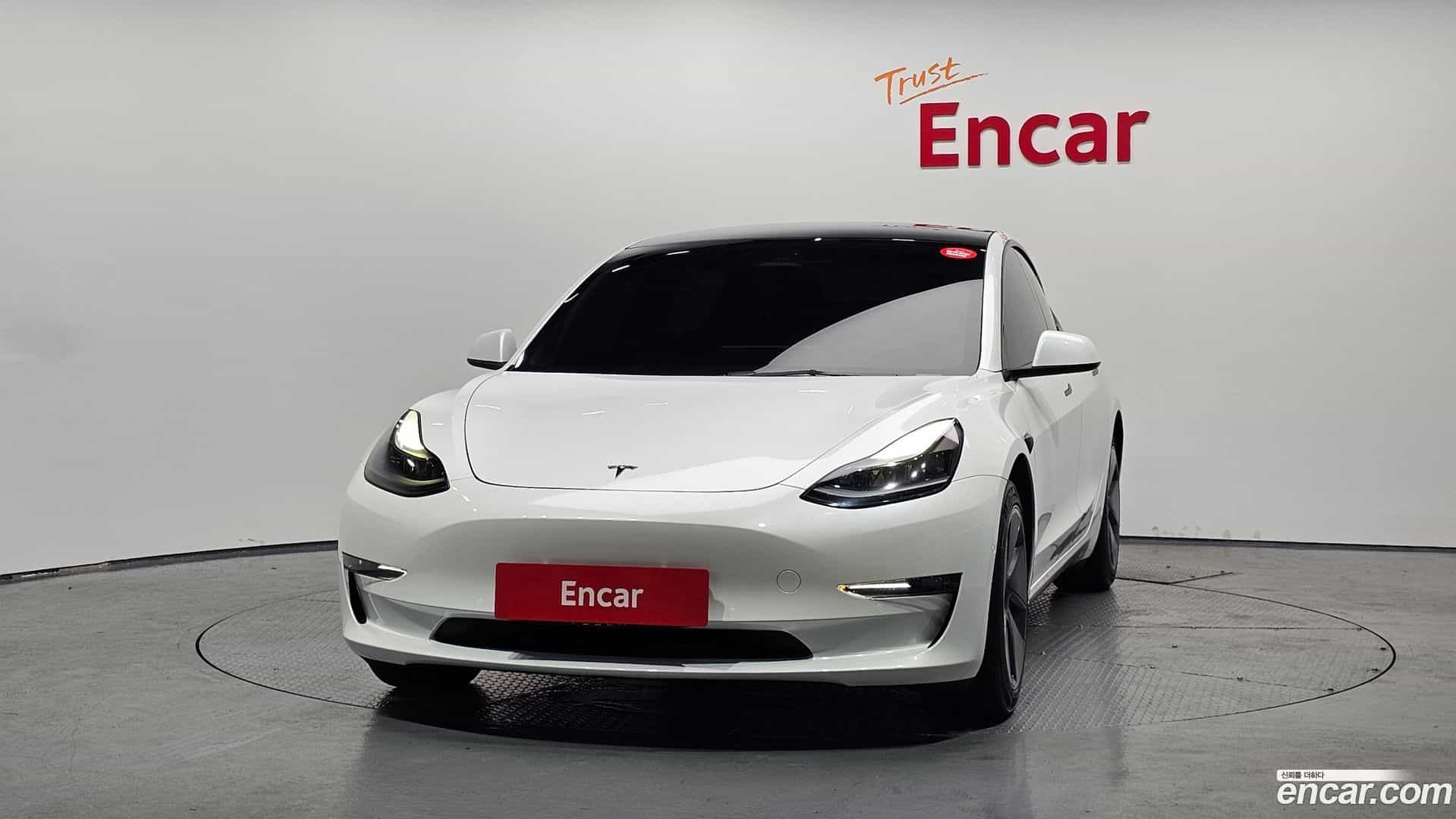 Model 3 Tesla 2022.10-OUTER-003