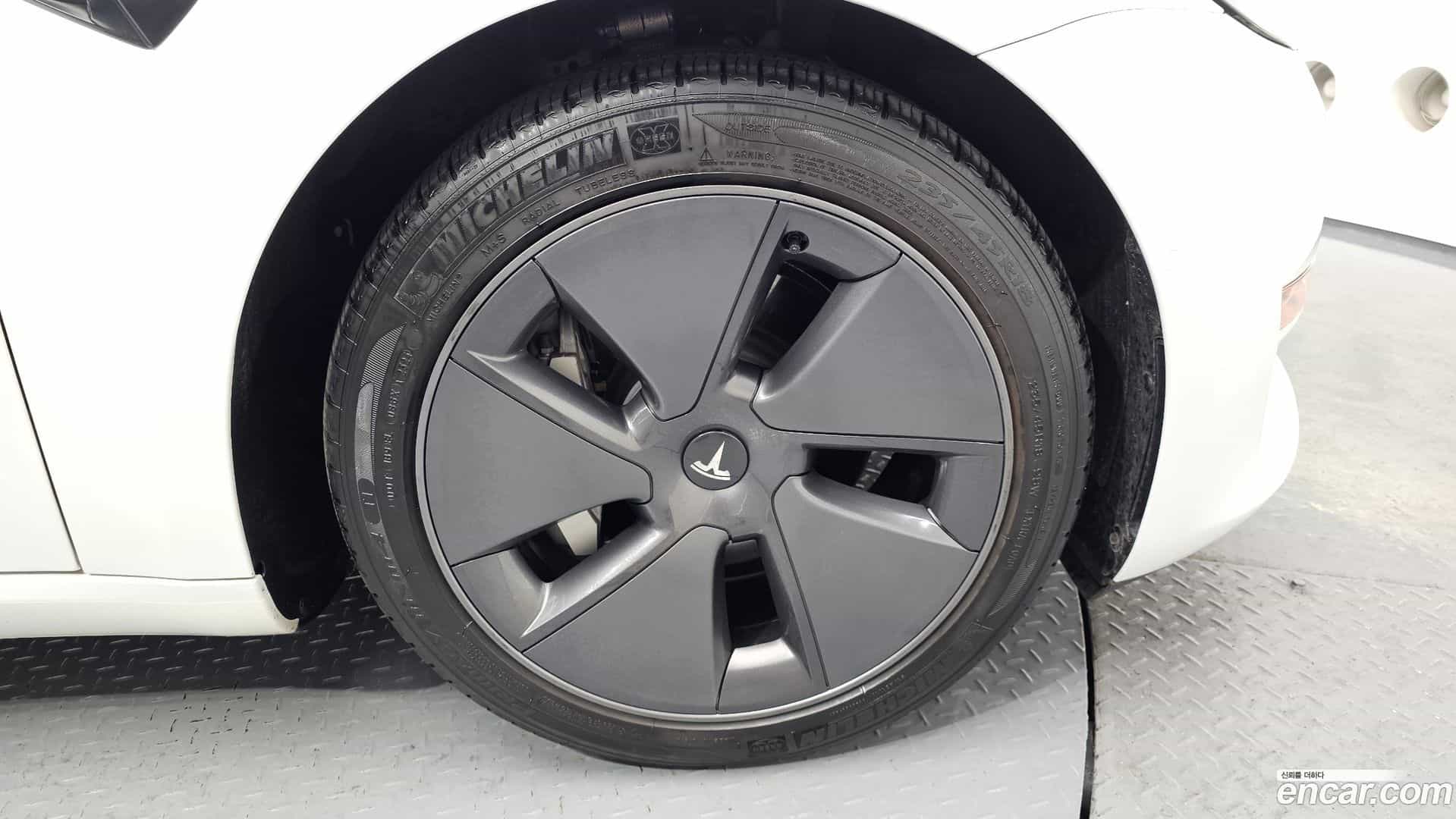 Model 3 Tesla 2022.10-OUTER-005