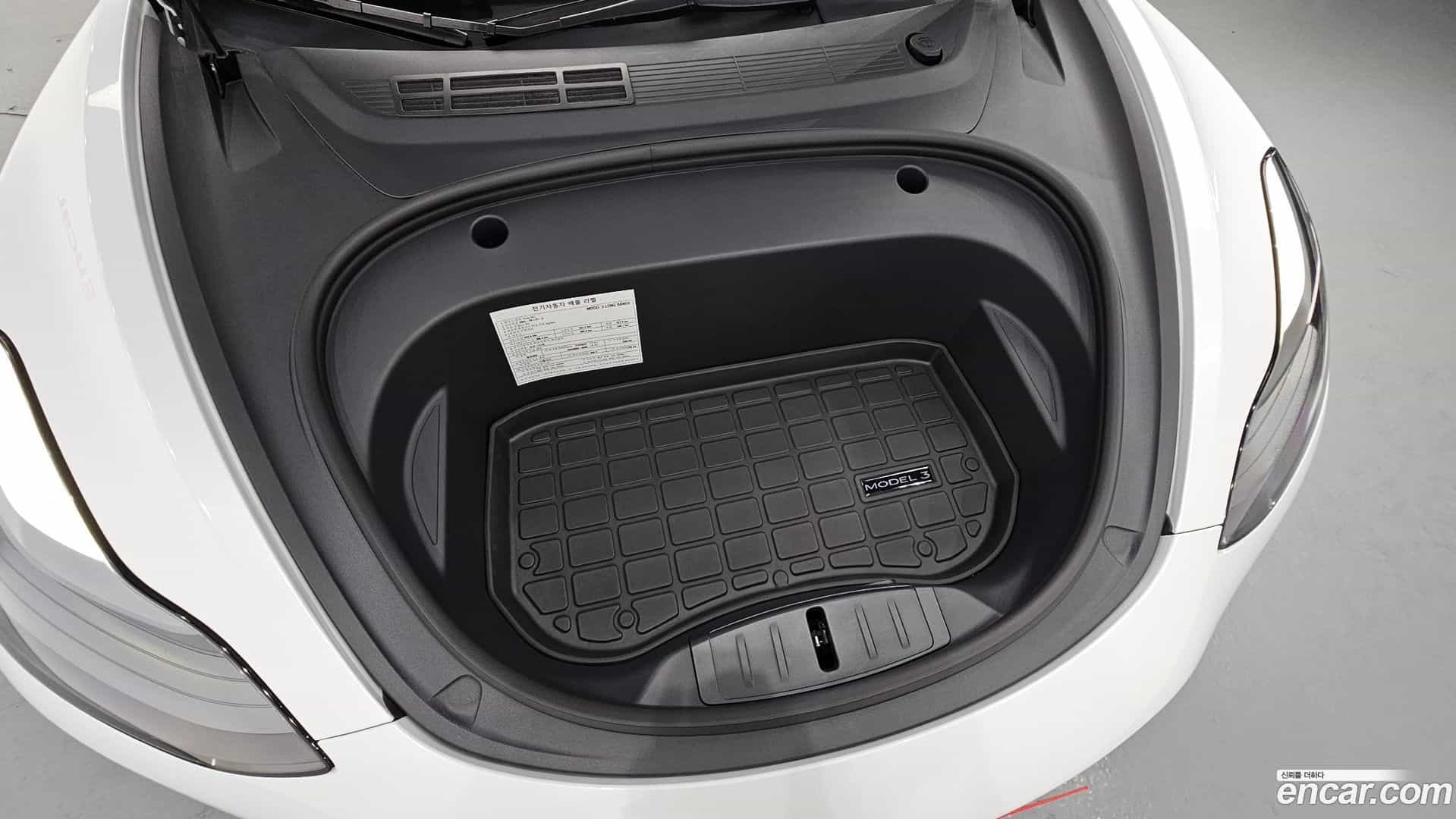Model 3 Tesla 2022.10-OUTER-006