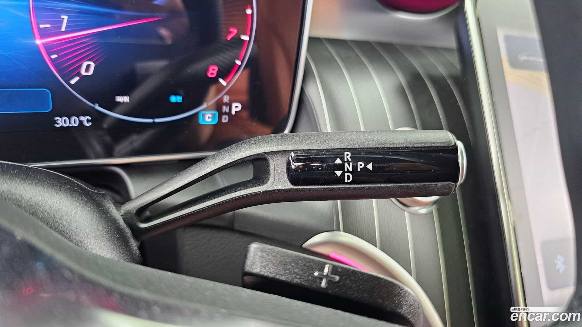 GLC-Class Mercedes-Benz 2025.1-INNER-009