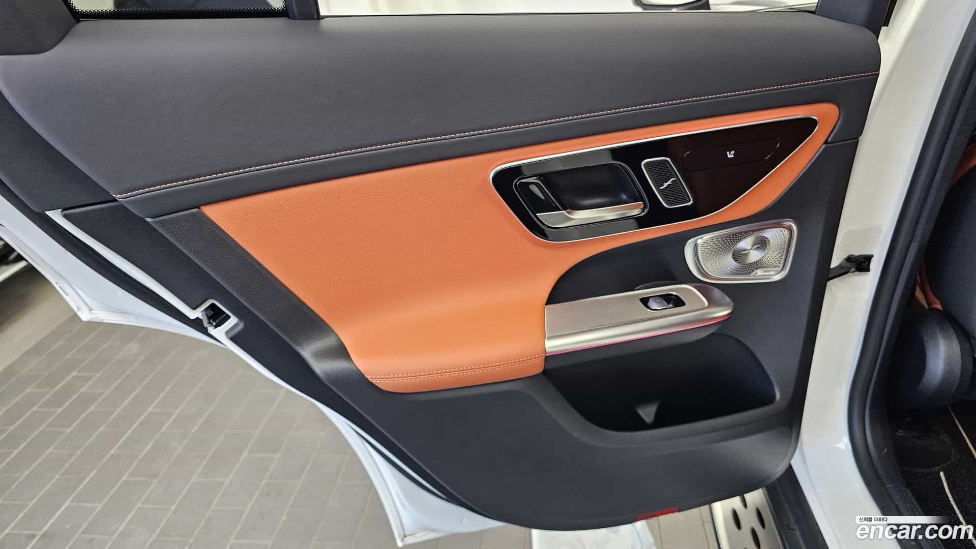 GLC-Class Mercedes-Benz 2025.1-INNER-035