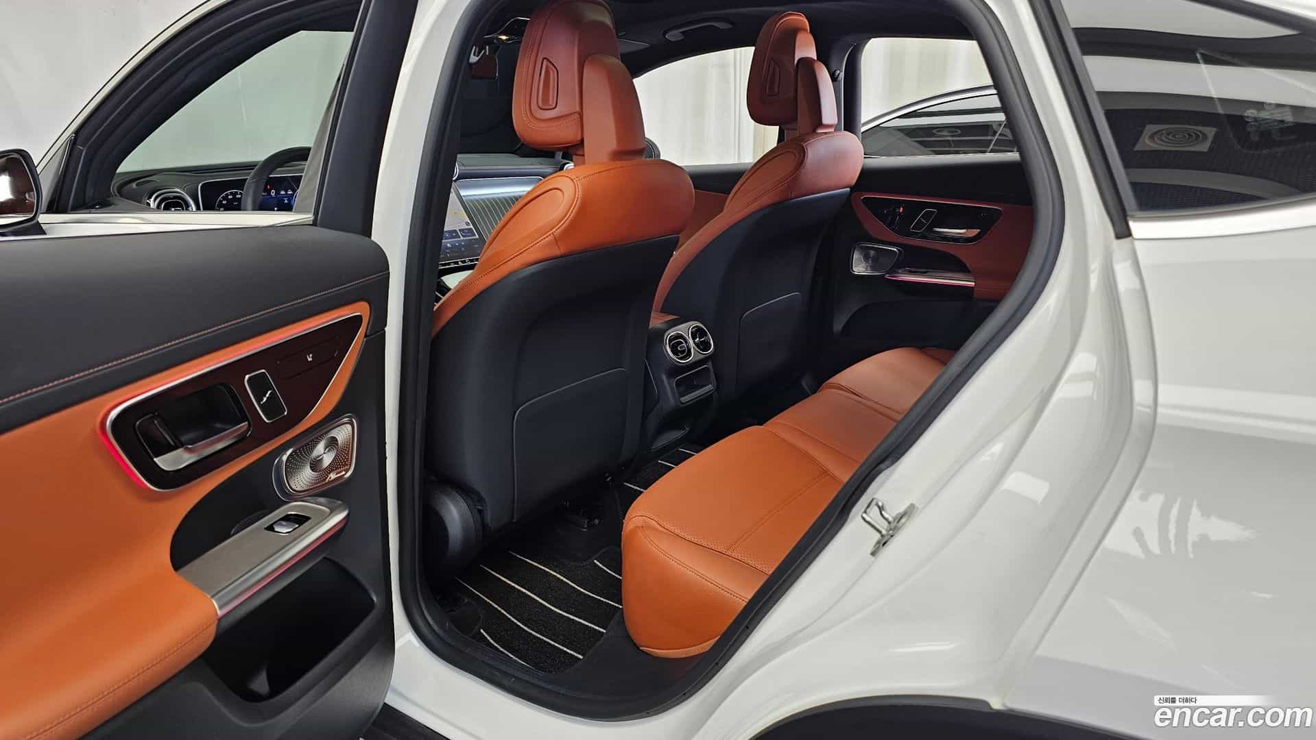 GLC-Class Mercedes-Benz 2025.1-INNER-036