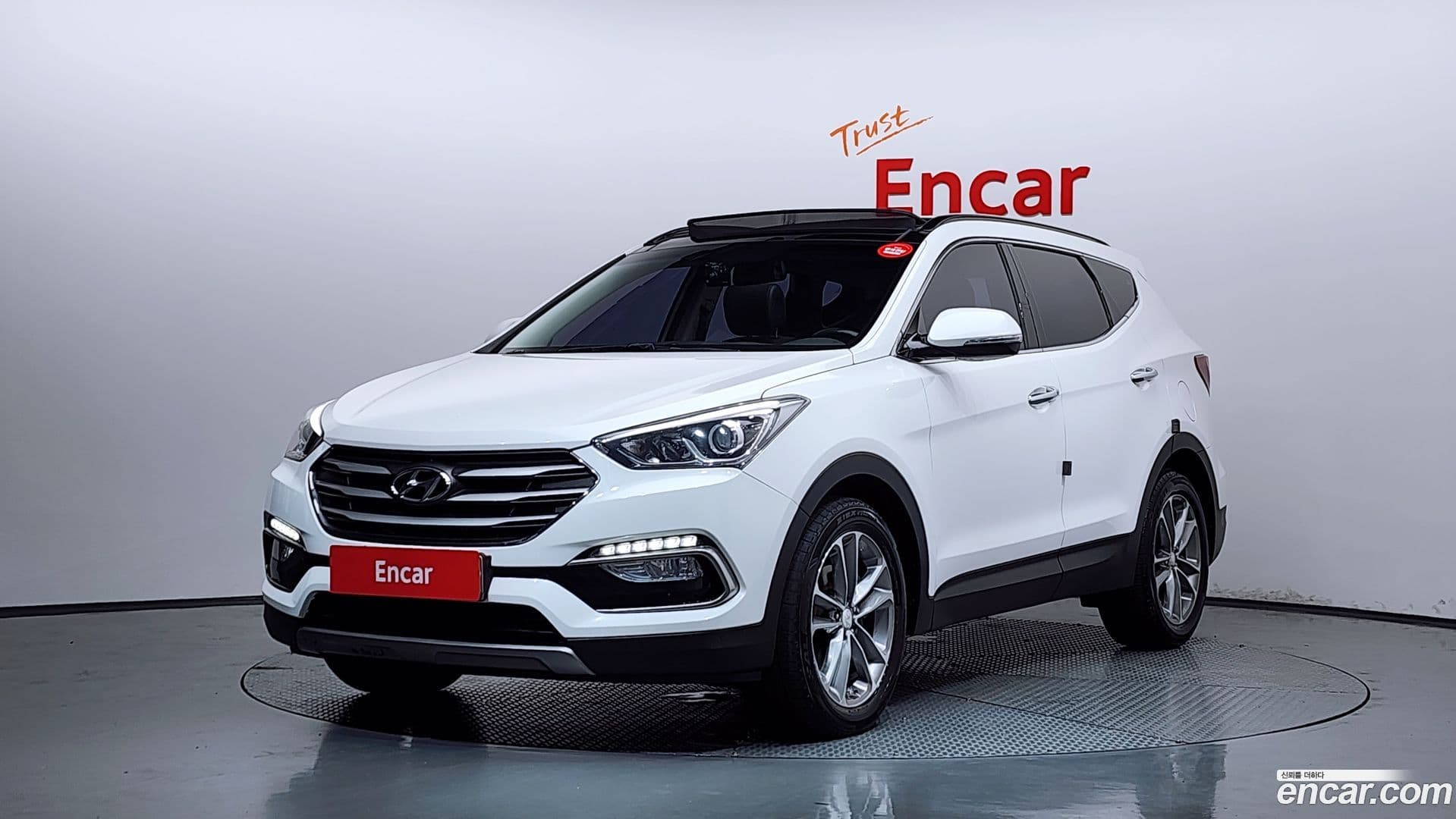 Main__Slider__Photo:Santafe Hyundai 2017.0-0