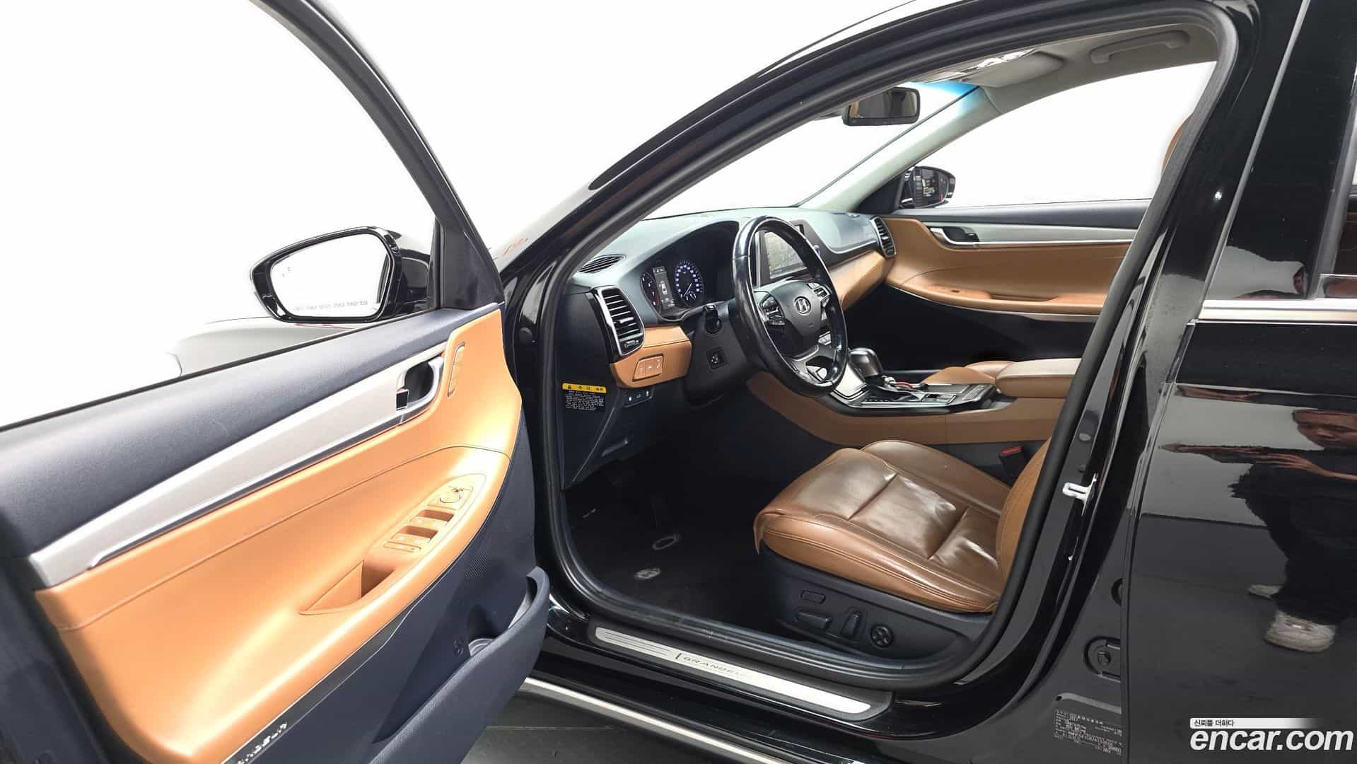 Grandeur Hyundai 2017.11-INNER-010