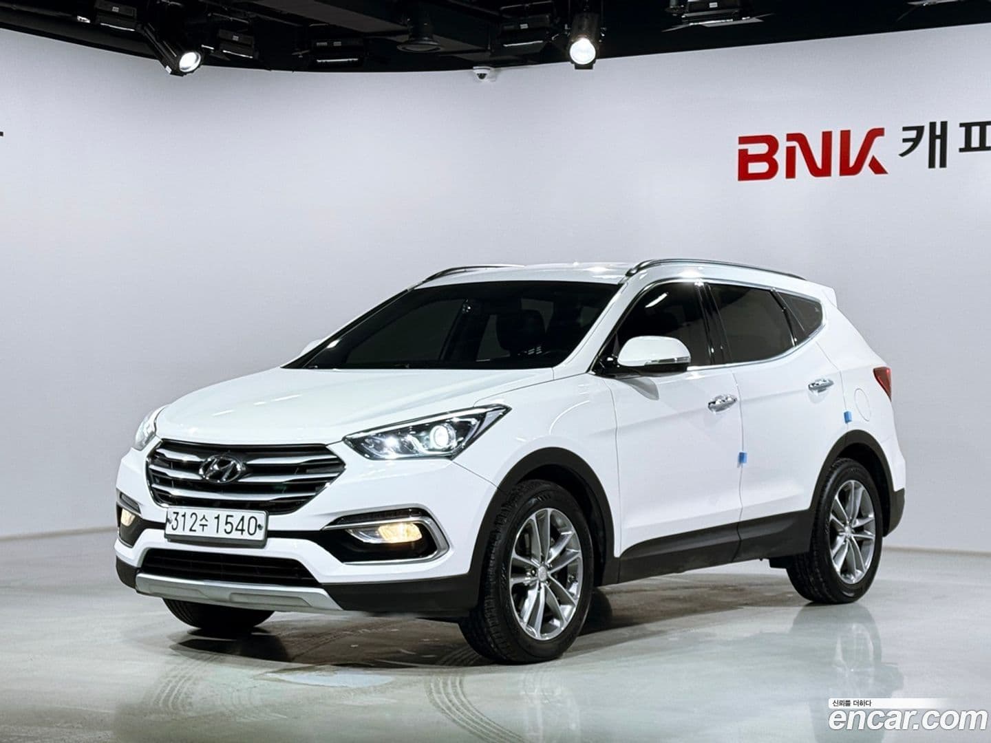 Main__Slider__Photo:Santafe Hyundai 2016.0-0