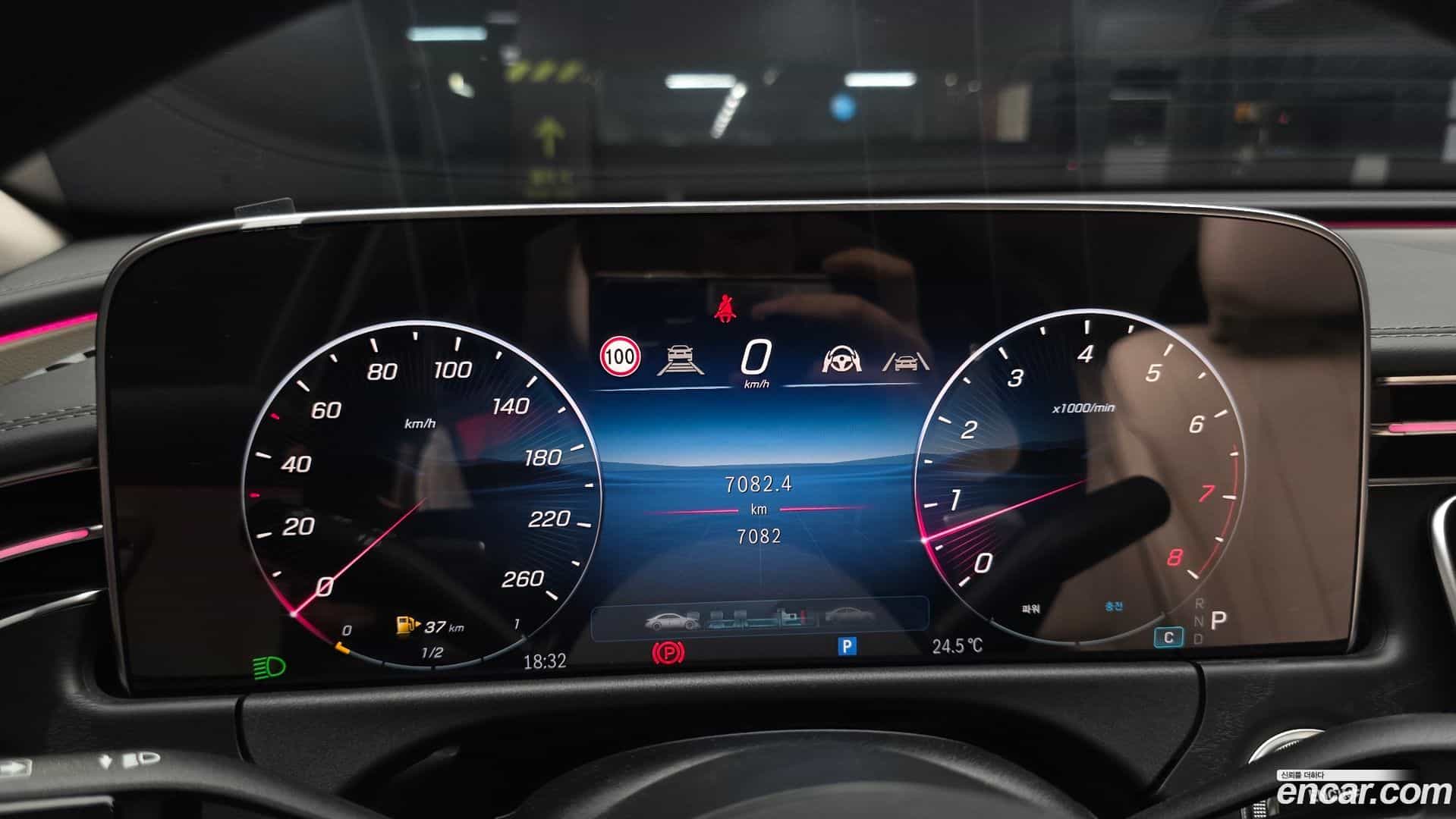 E-Class Mercedes-Benz 2025.10-INNER-008