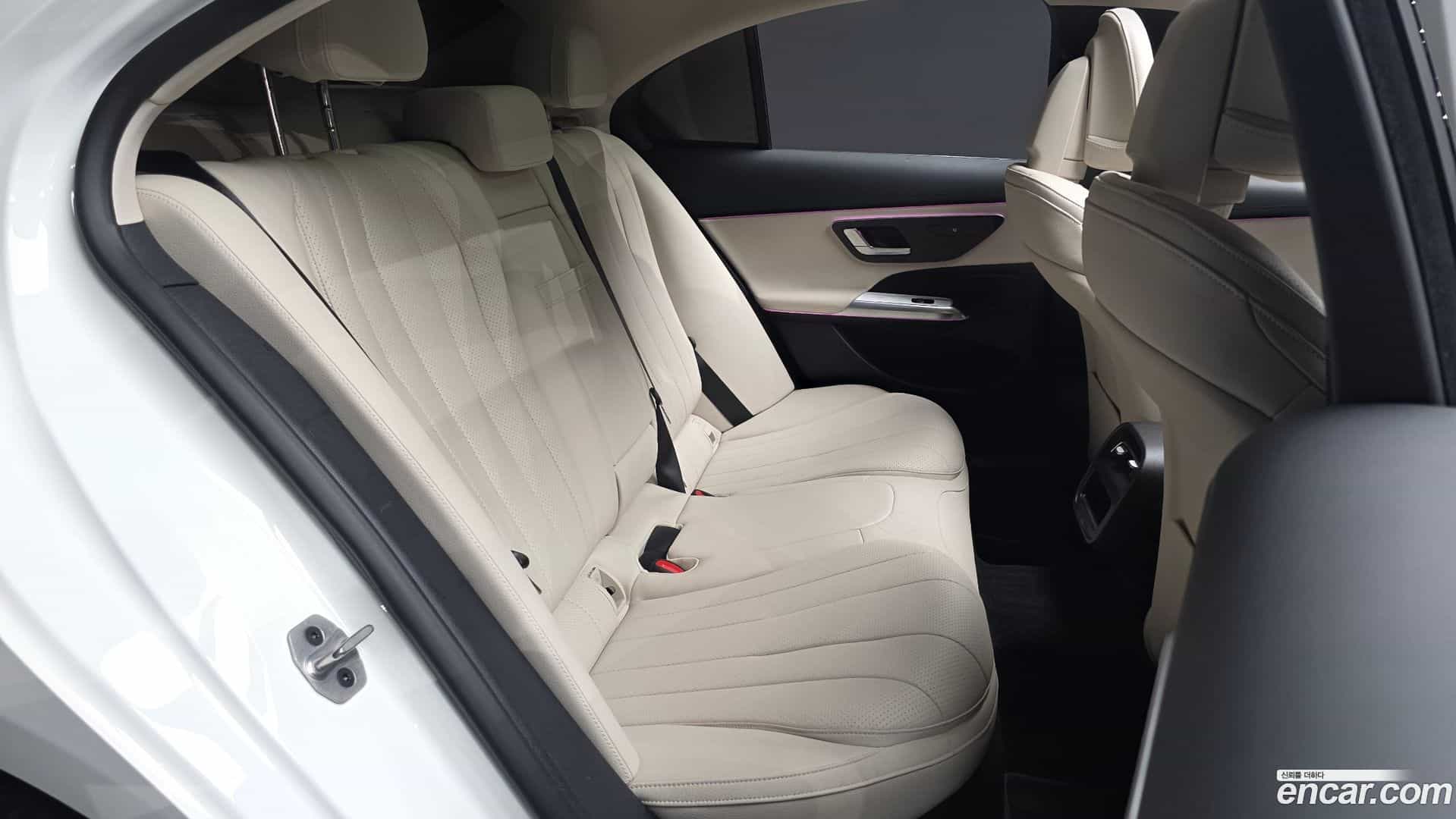 E-Class Mercedes-Benz 2025.10-OPTION-015